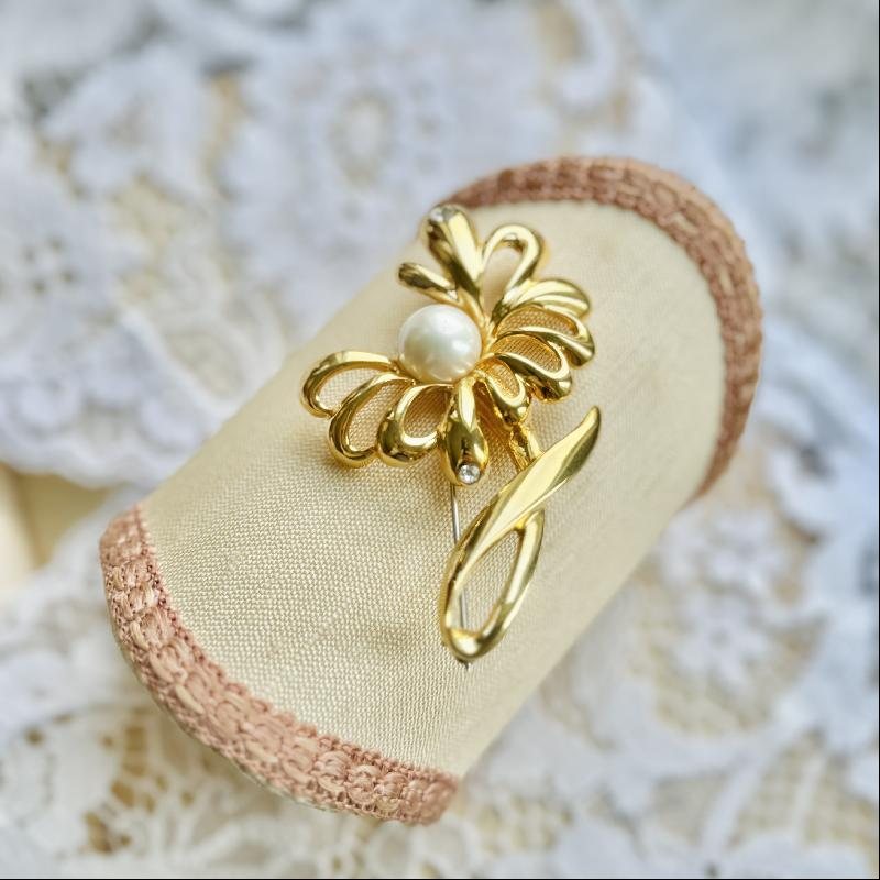 Vintage Faux Pearl and Rhinestone Accented Golden Floral Brooch (MT2070-9)