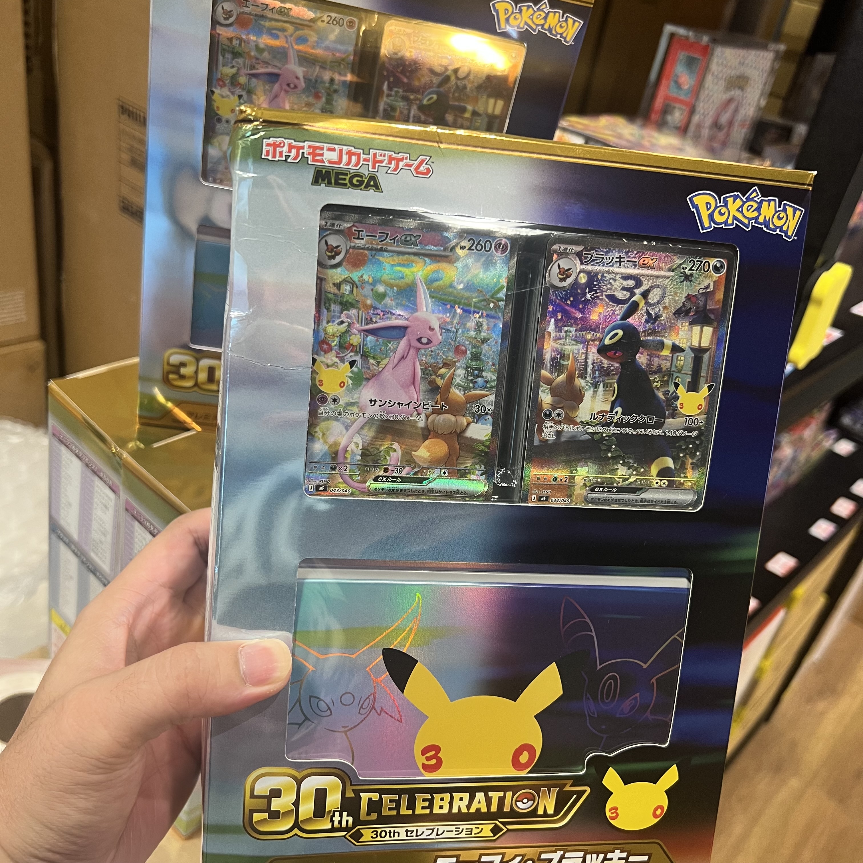 (外盒瑕疵) 門市現貨｜Pokemon寶可夢 - 日版 PTCG MEGA 30th CELEBRATION Premium Deck Set Japanese 30週年寶可夢伊貝(太陽伊布 月亮伊布)禮盒