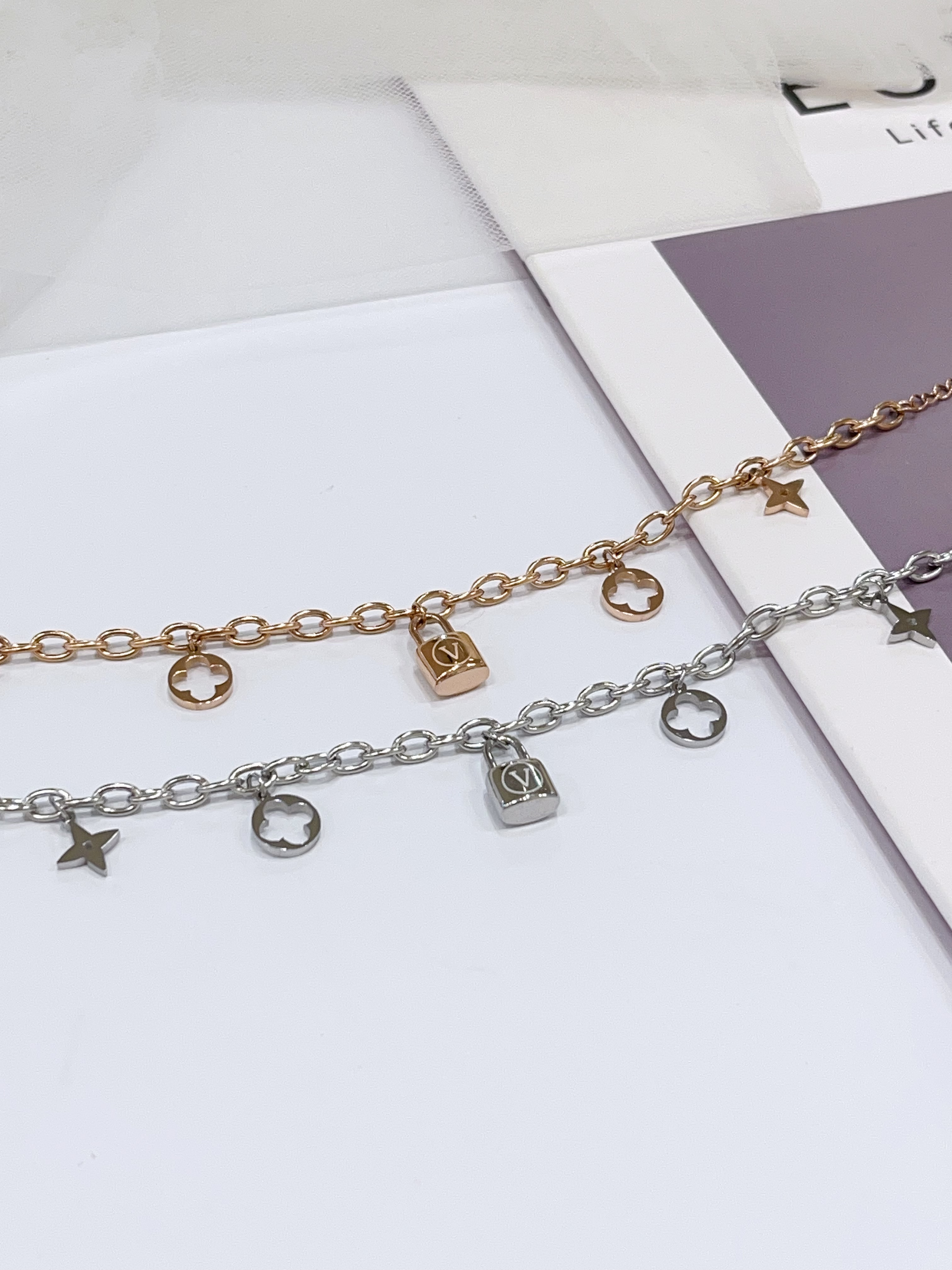 V字小锁头×四叶草钛钢手链