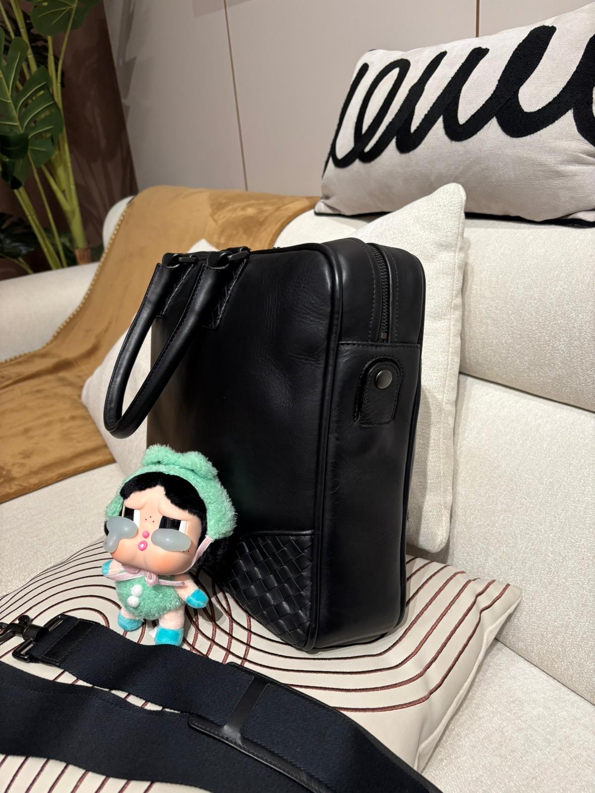 Bottega Veneta BV Black Intrecciato Leather Briefcase Bag 100%Authentic, 90%New ✅Dust bag