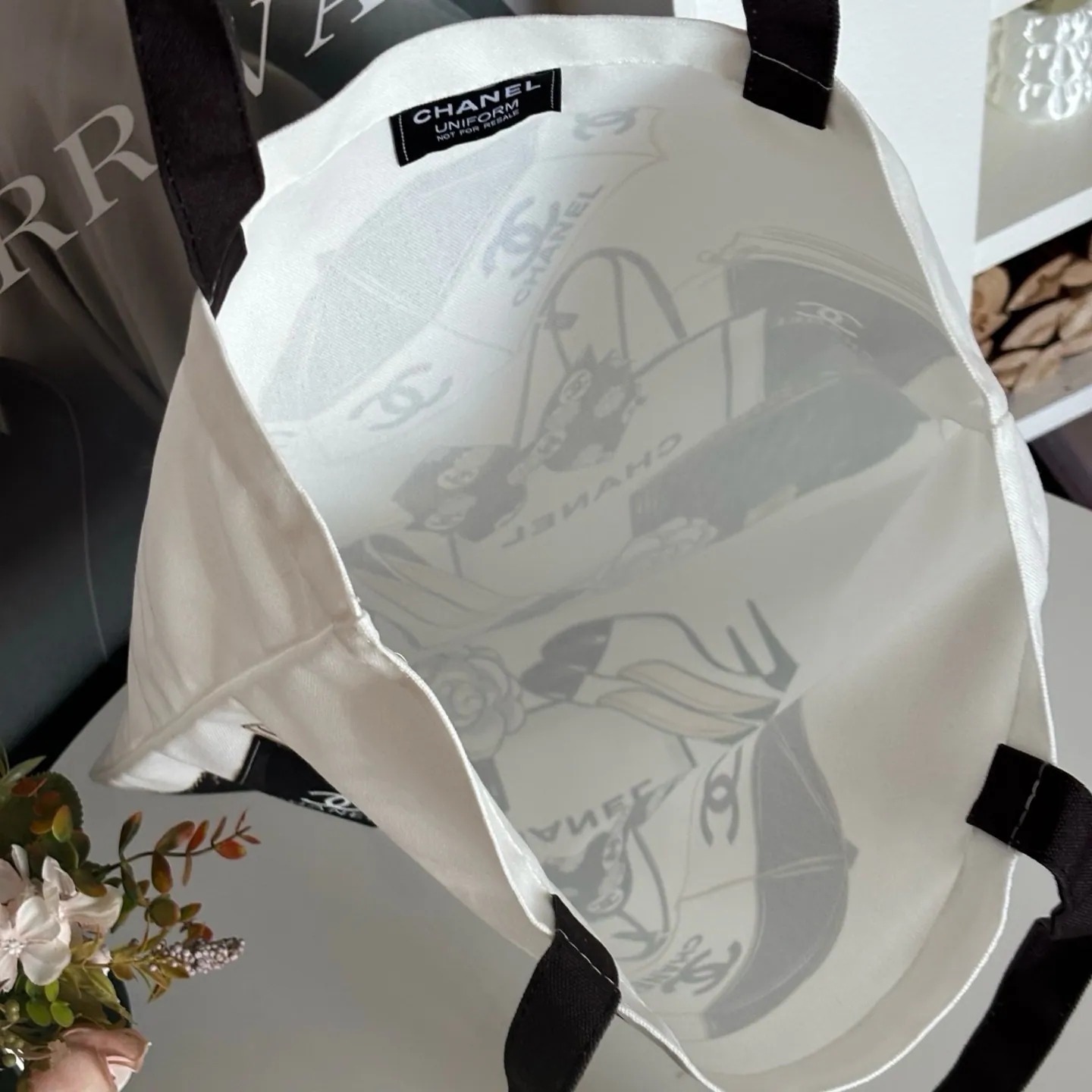 Chanel VIP禮贊復古插畫大容量帆布包