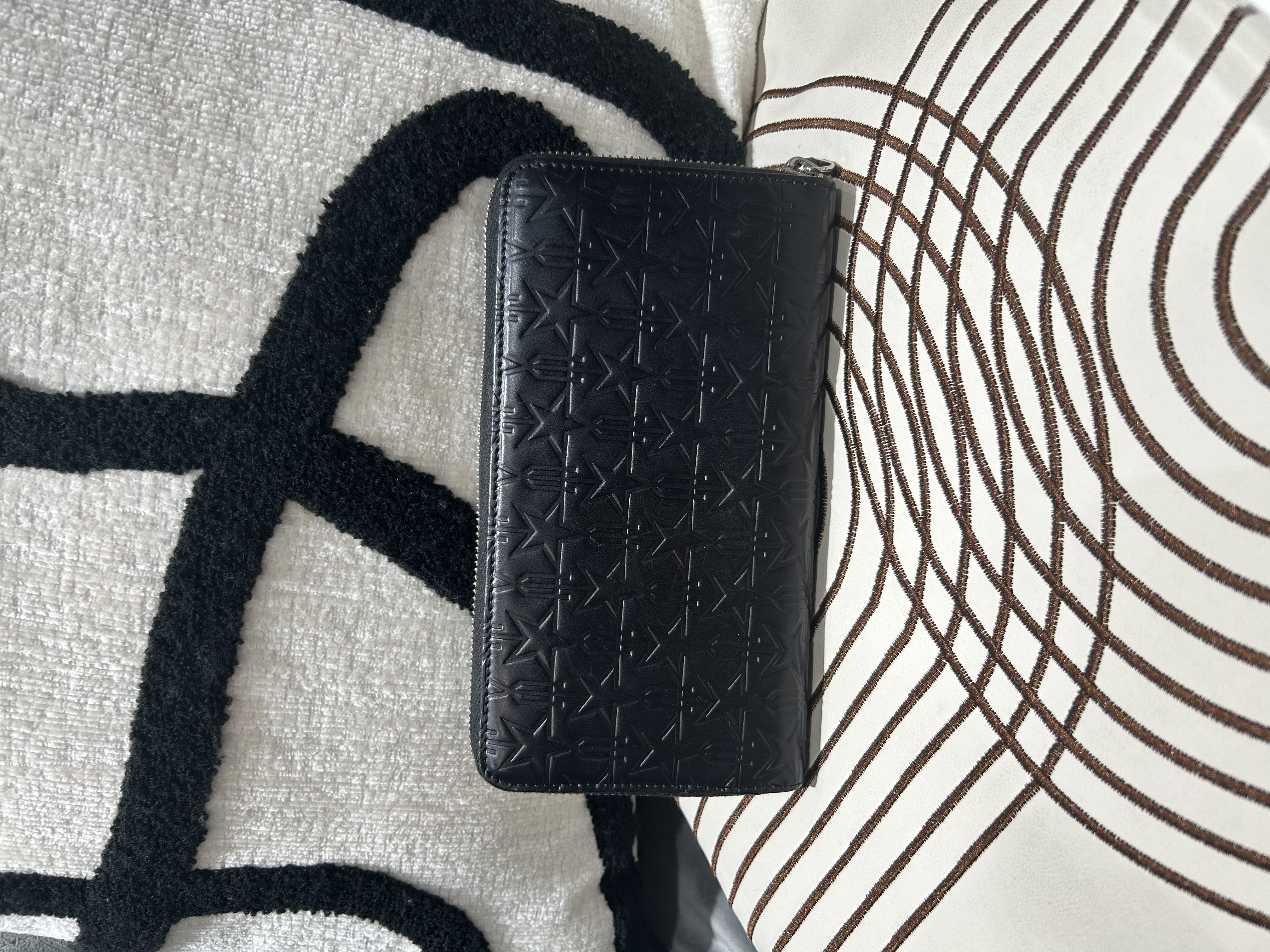 Givenchy Long Zip Wallet Black Calfskin 100%Authentic, 99%New ✅Box