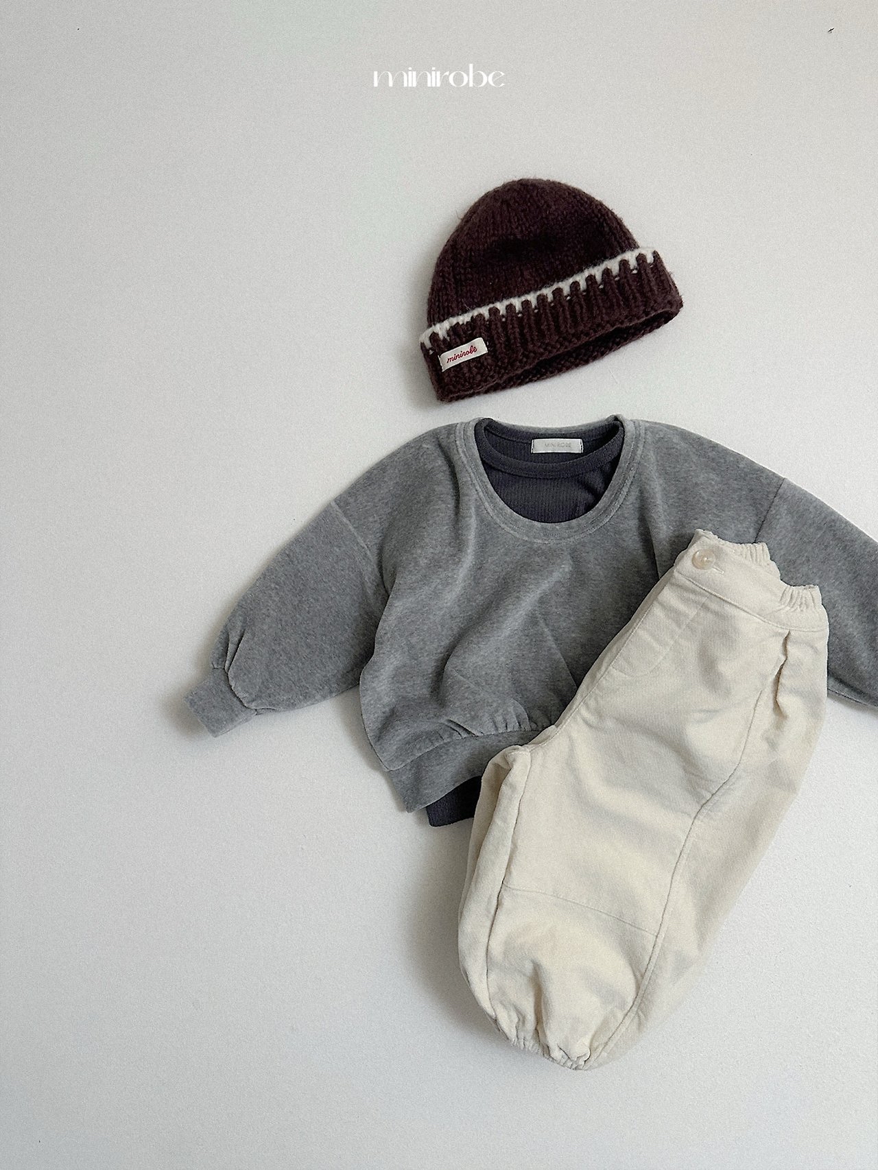 Mnirobe | Velour U-Neck Sweatshirt