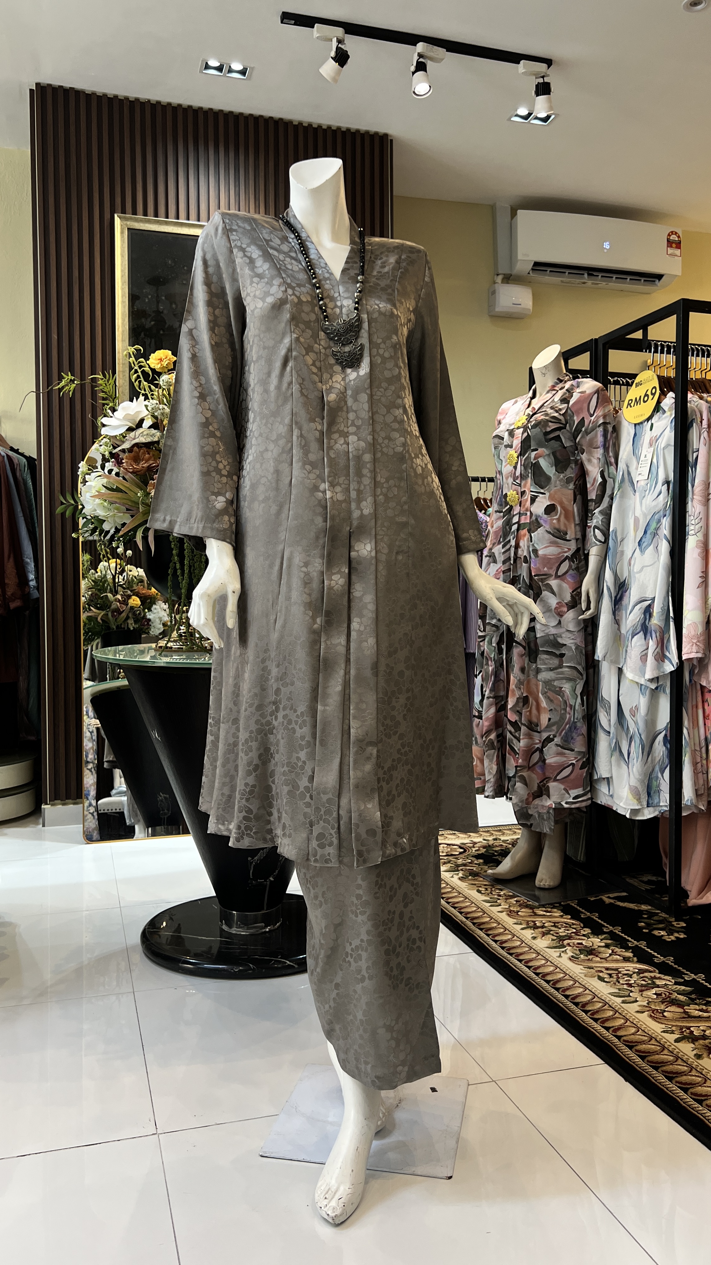 KEBAYA NIA ANGGUN