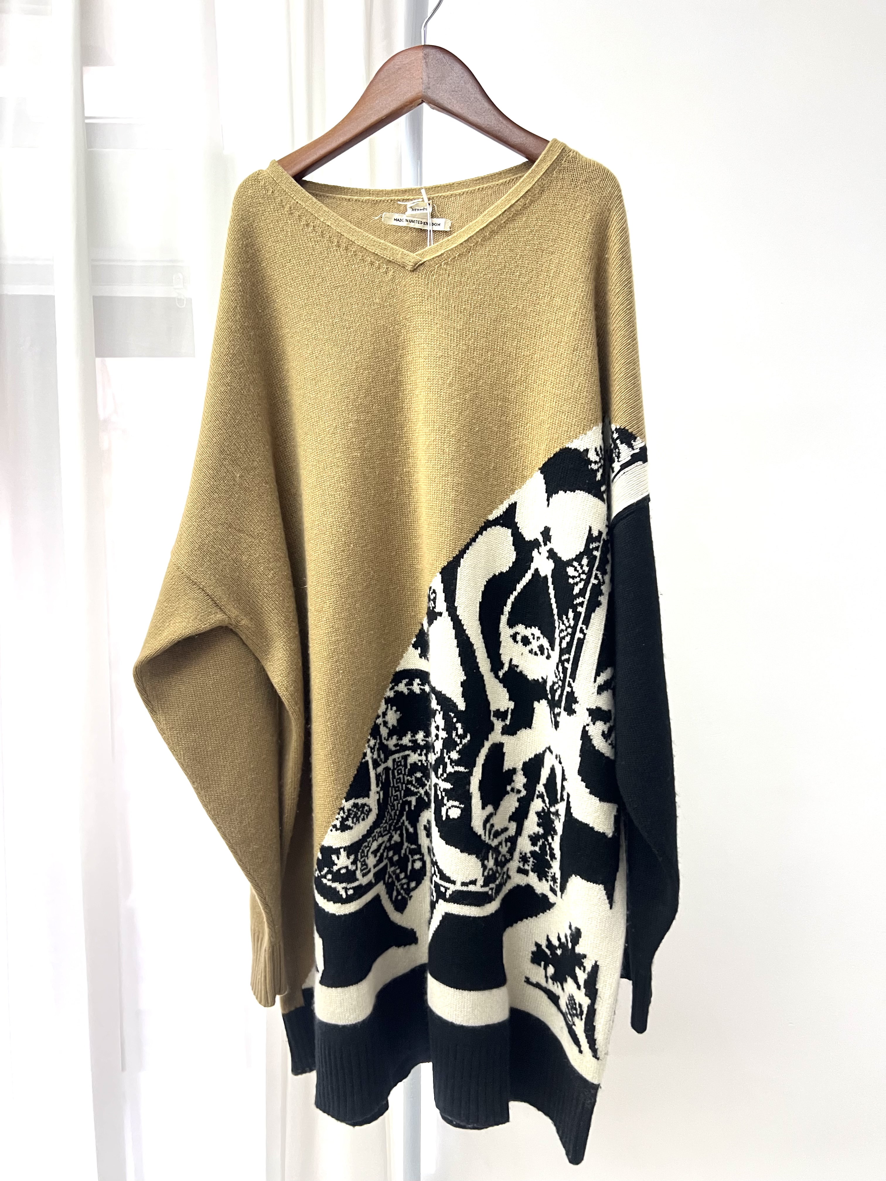 Pre-Owned HERMÉS Cashmere Poncho / Product Code: 26051907
