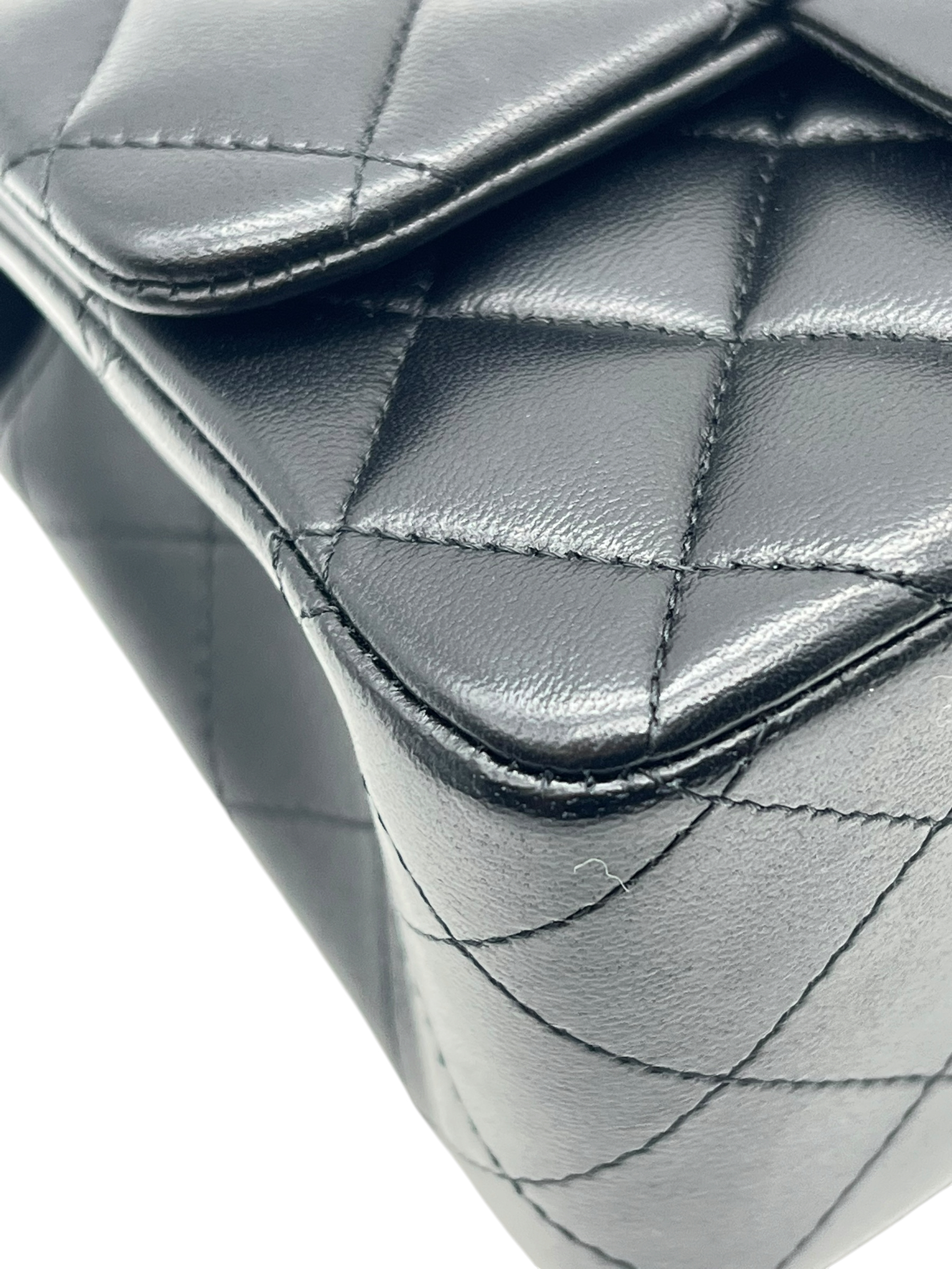 Pre-Owned CHANEL Mini Classic Flap Bg / Product Code: 26052804a