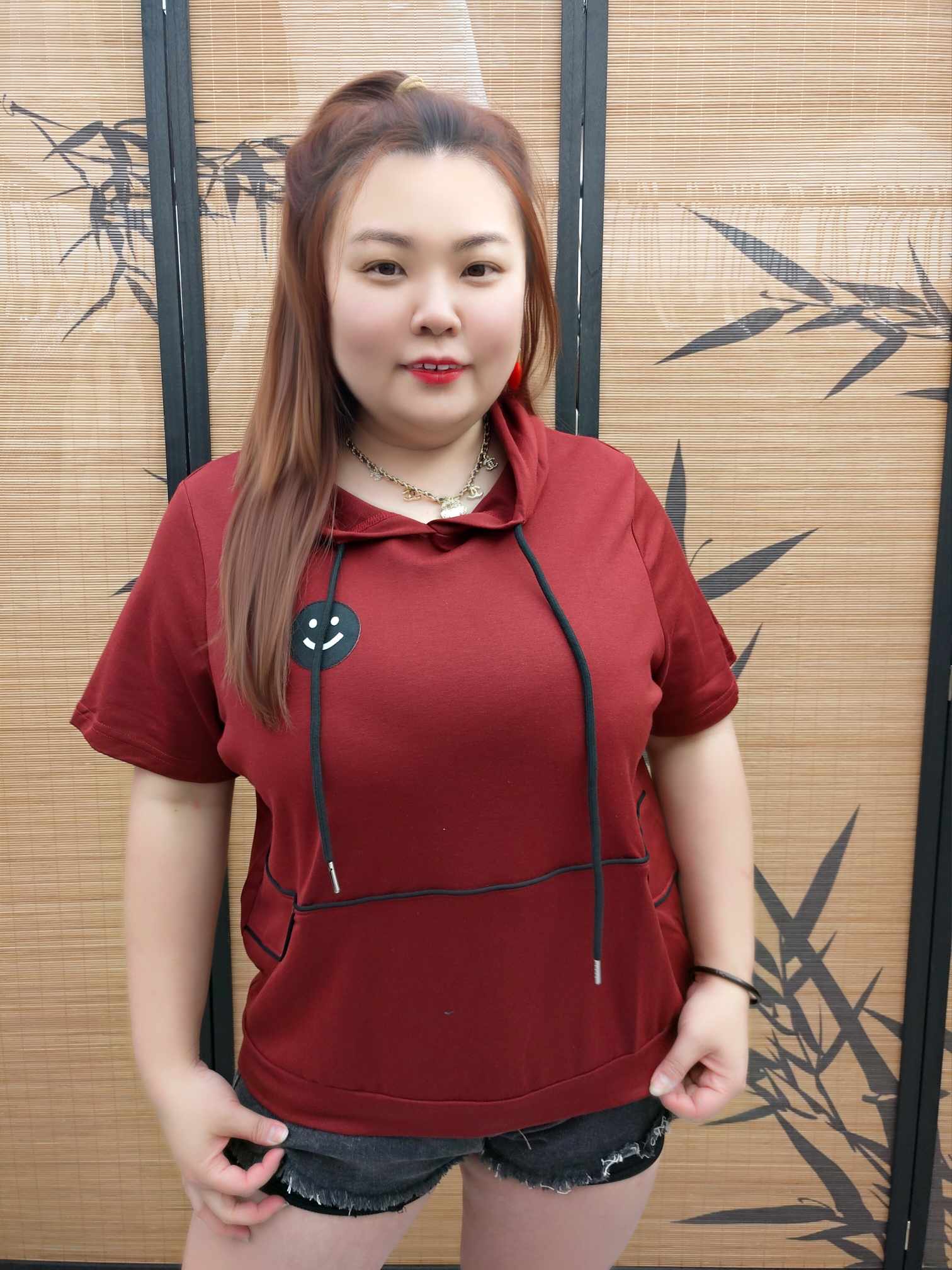 DDE08 K20004 笑脸图连帽抽绳上衣