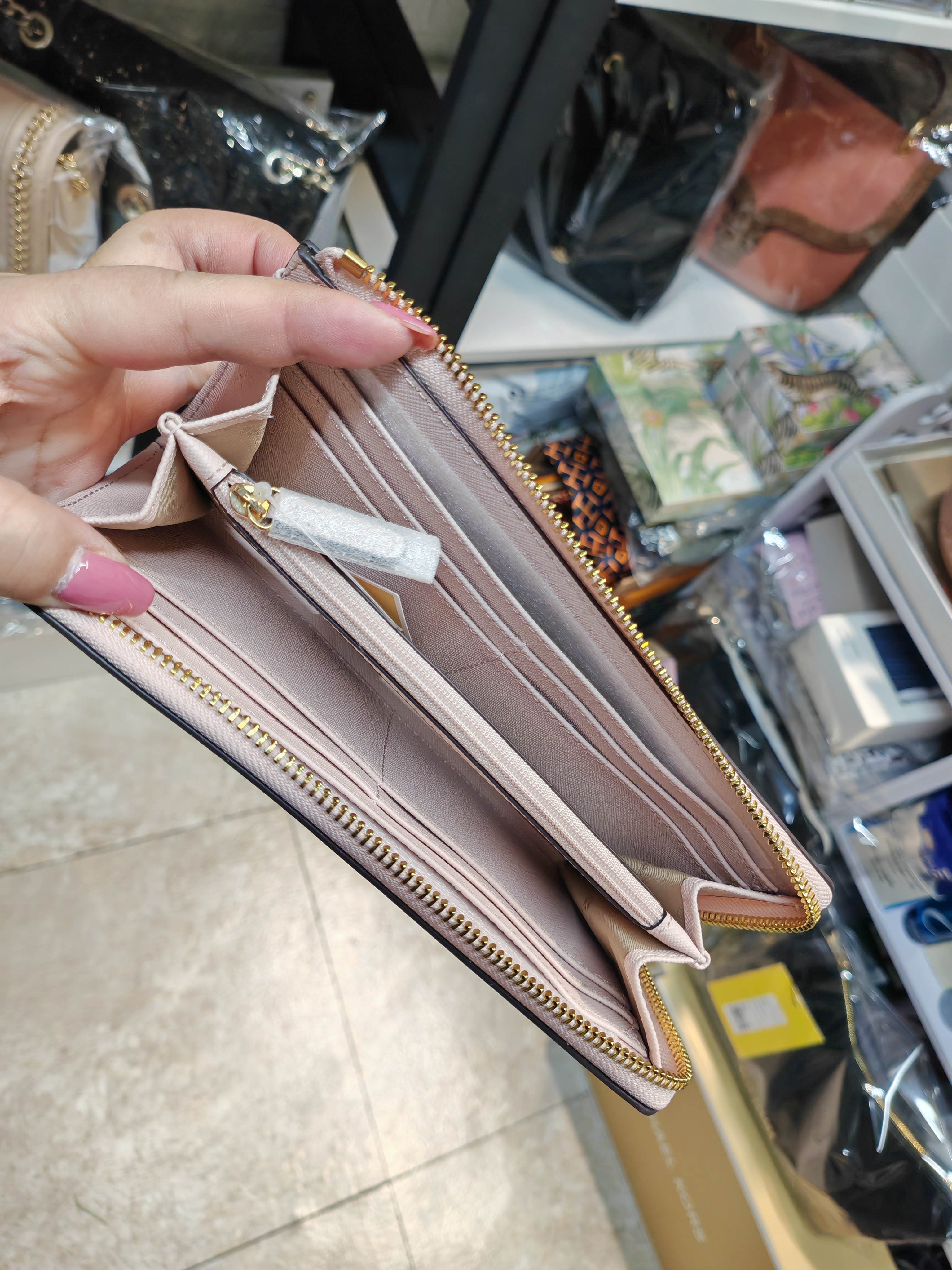 香港現貨-Michael Kors long wallet pink