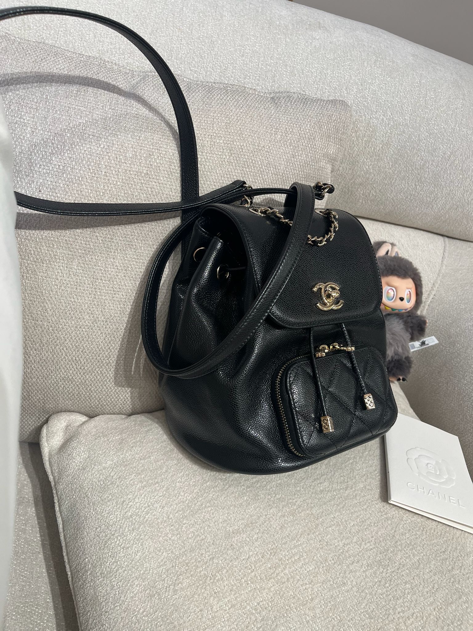 Chanel backpack AS3530, 亮面粒紋牛皮淡金扣 100%Authentic, 98%new ✅專門店收據✅晶片✅塵袋✅Box