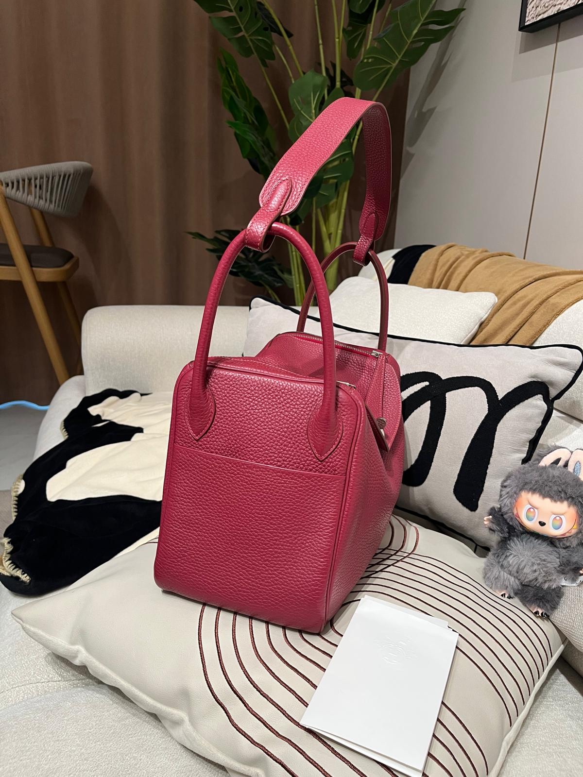 Hermes Lindy 30,Rubis , STAMP T 100%Authentic,95%new ✅香港專門店收據✅dust bag✅box 