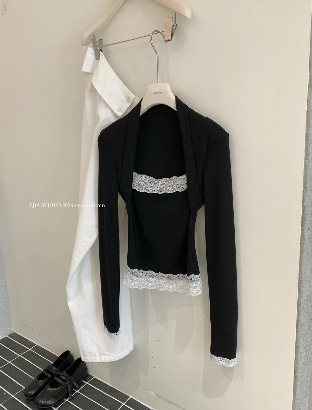 蕾丝拼接纯欲温柔小衫 Lace Patchwork Soft Coquette Blouse