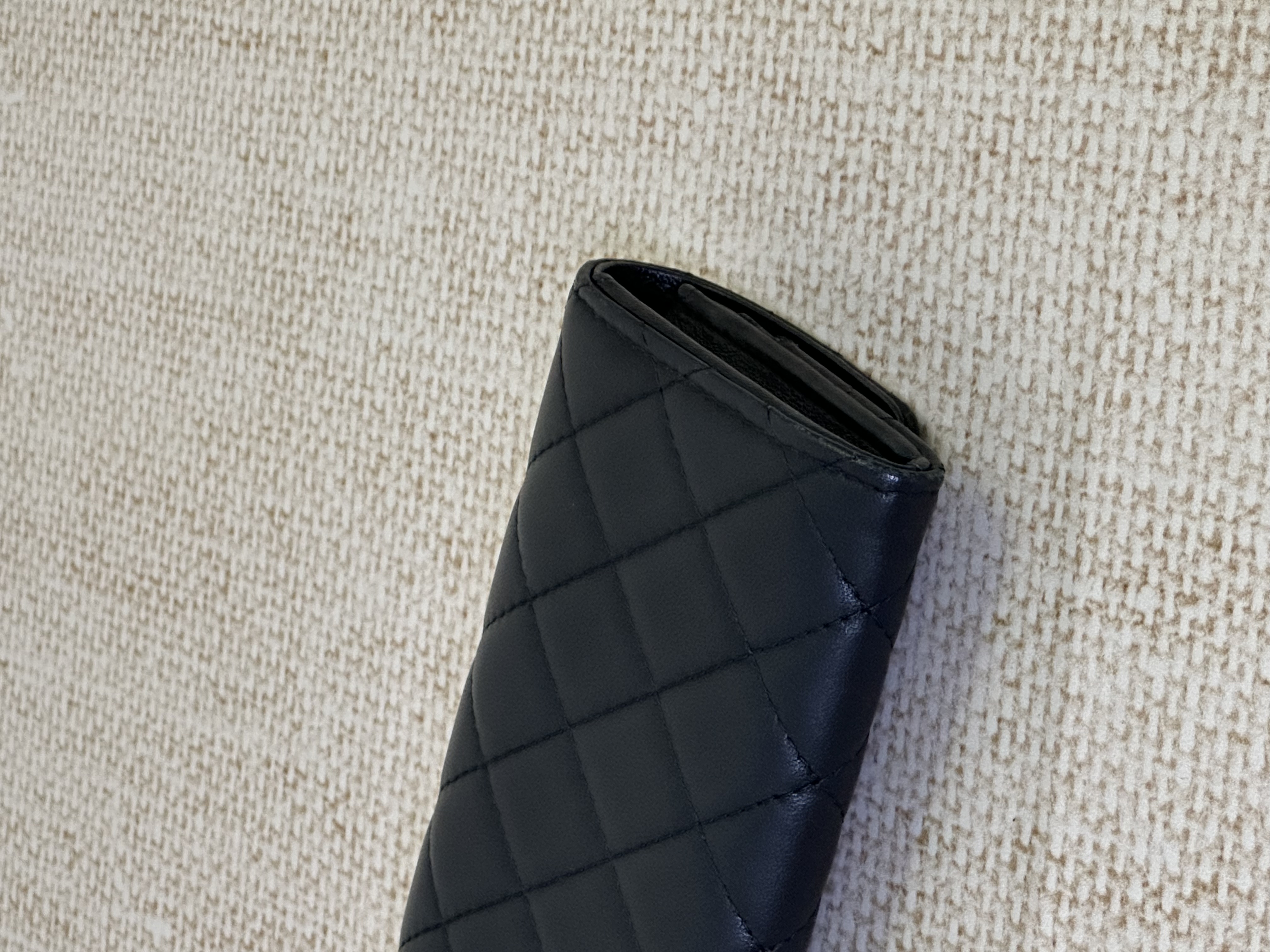 Pre owned Chanel black quilted flap wallet / Product Code: 26031024