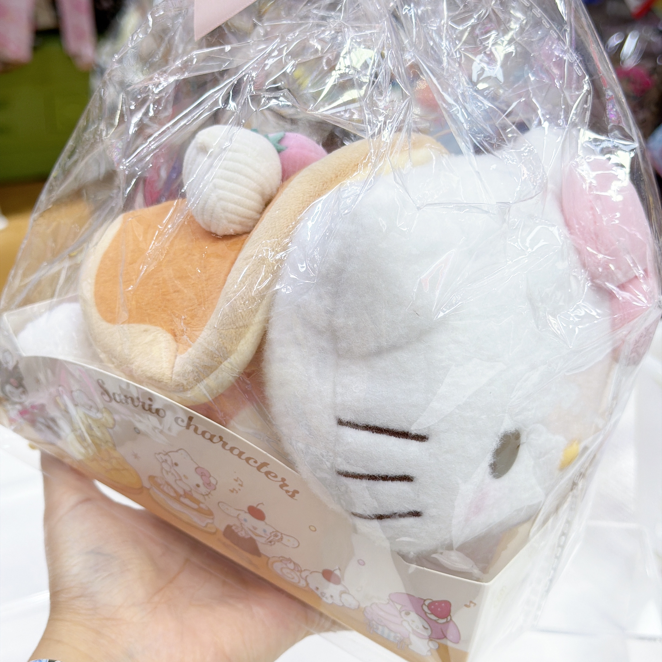 上海Sanrio限定甜點系列布甸狗Kurumi肉桂狗Kitty公仔掛飾