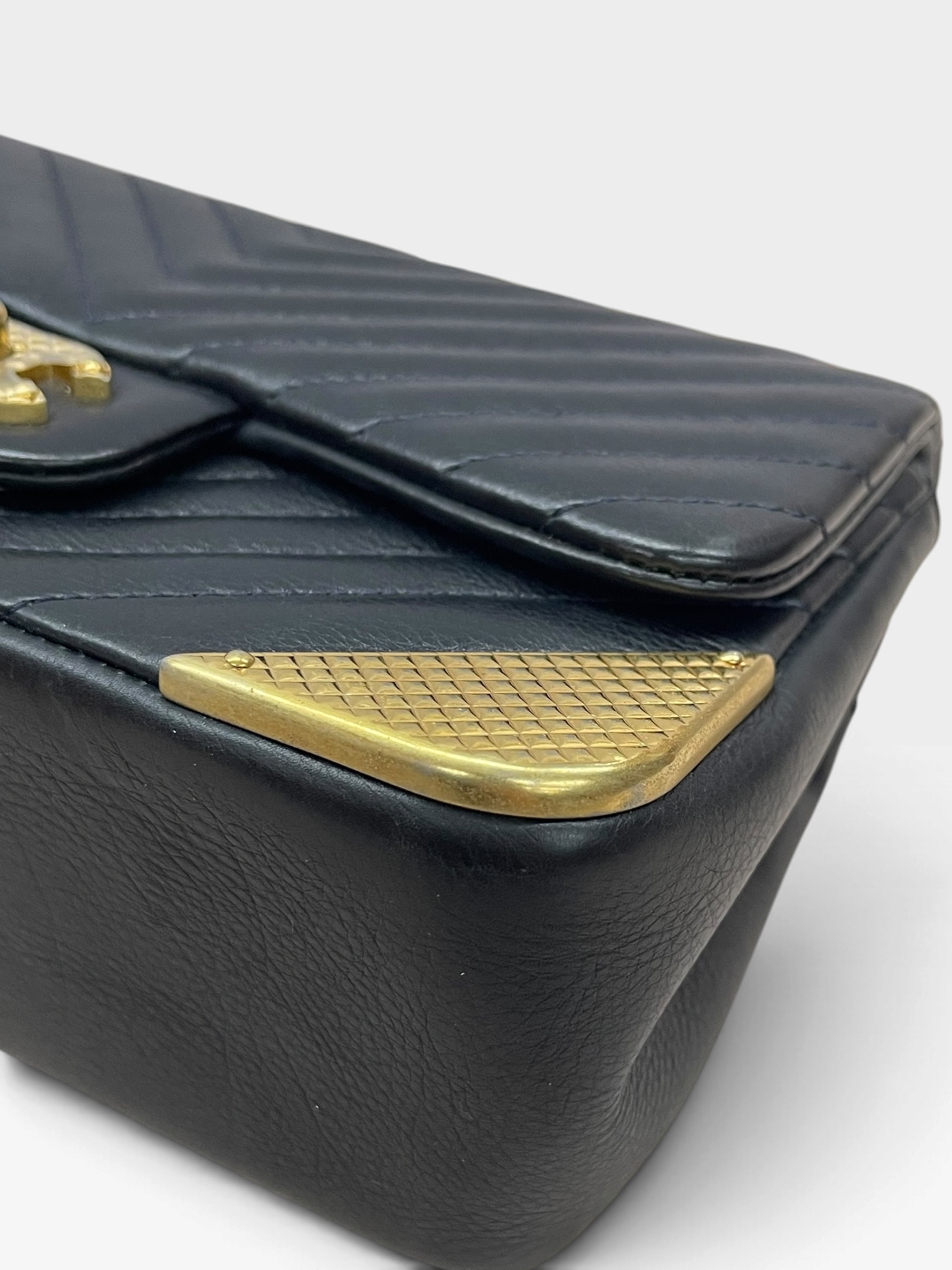 Pre-Owned Chanel Rock the Corner Chevron / Product Code: 101702