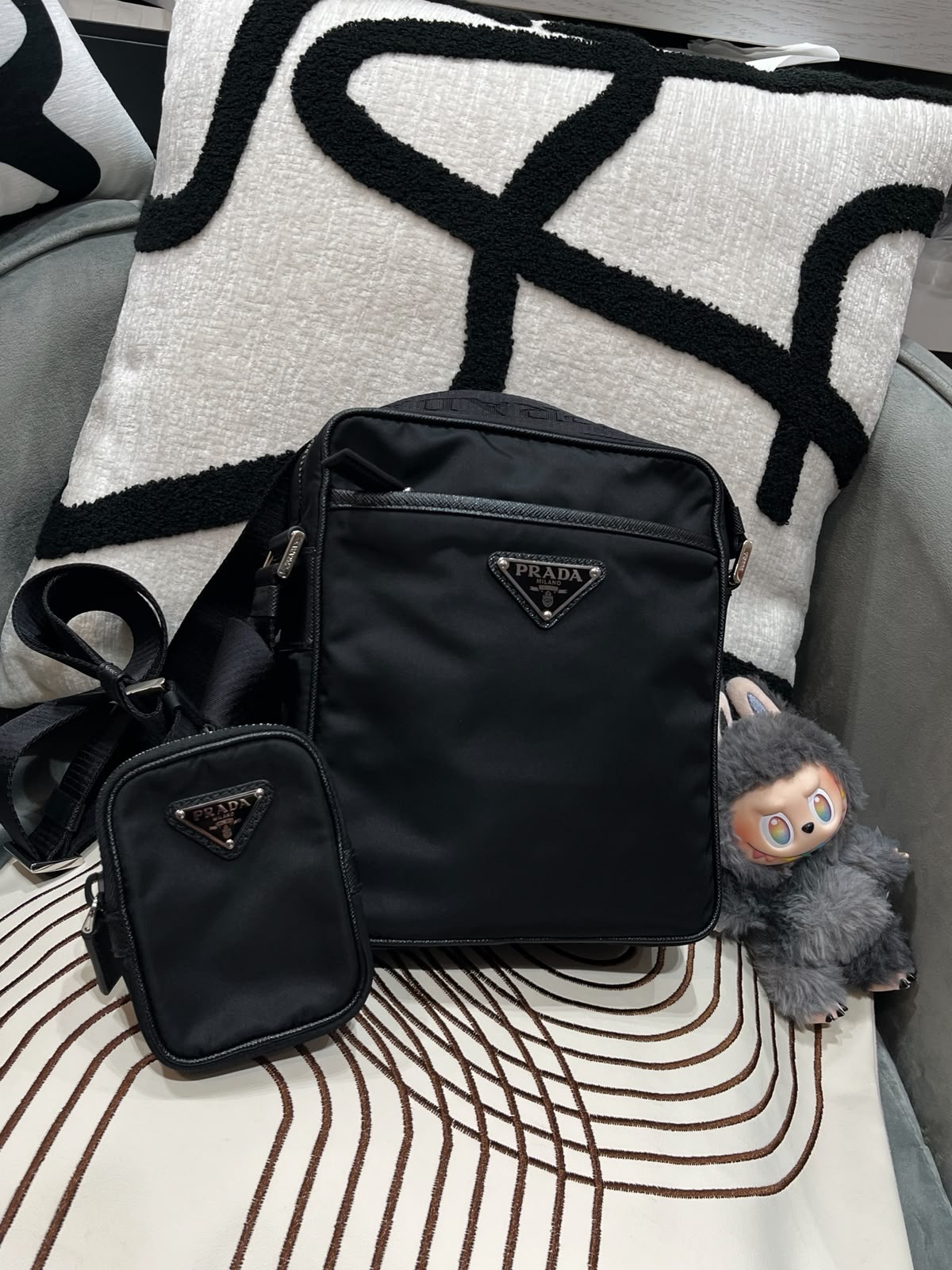 PRADA Re-Nylon Shoulder Bag 2VH112 black 100%Authentic, 98%new ✅card booklet ✅dust bag 