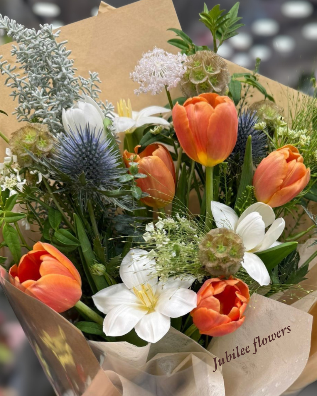 橙色 · 白色鬱金香花束