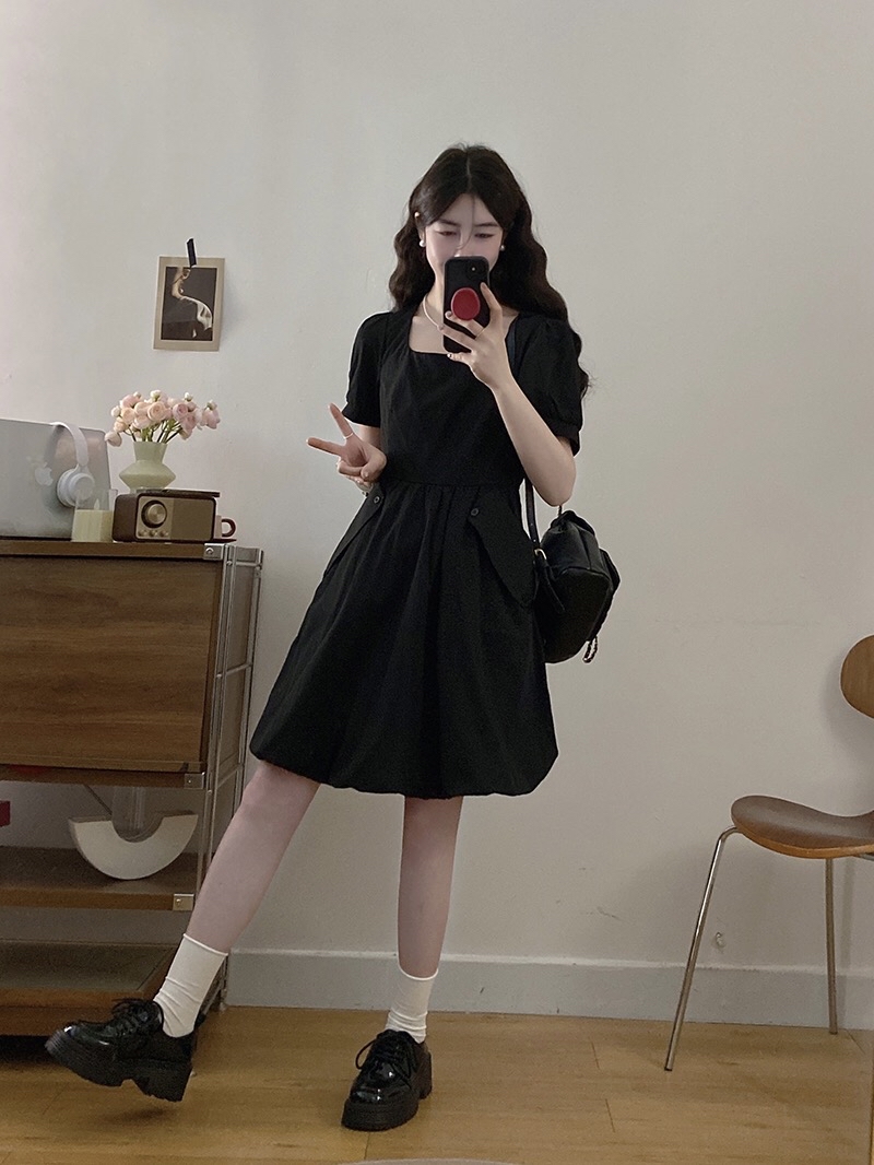 B204(21805) 法式温柔风方领折角边口袋下摆花苞边3色连身裙