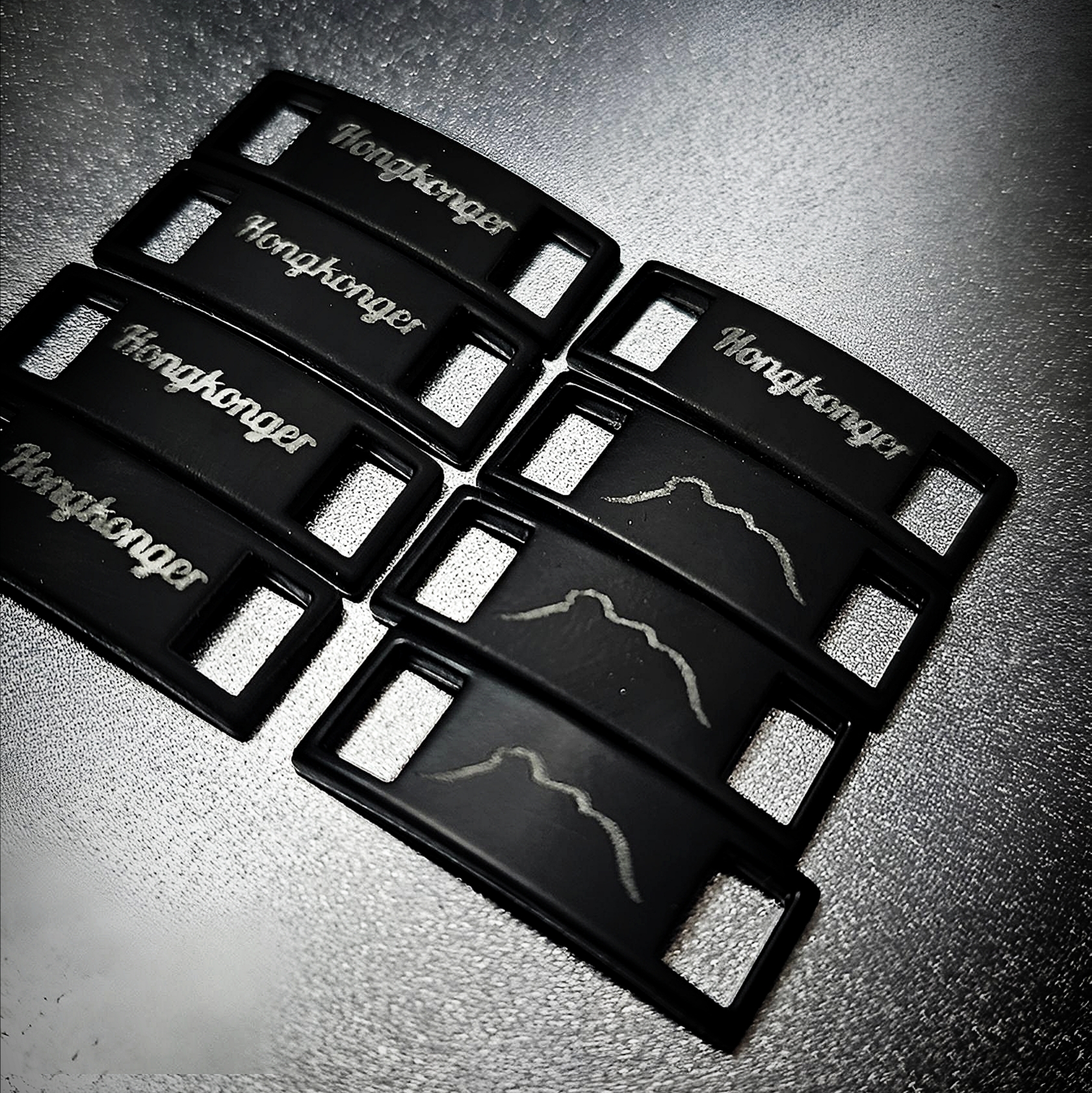 HONGKONGER 獅子山鞋帶扣