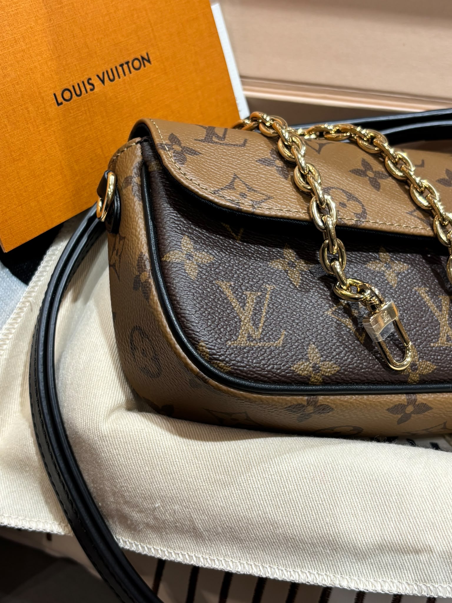 Lv Ivy woc M26587 MONOGRAM REVERSE 100%Authentic,  Unused 全新未使用品。 ✅專門店收據✅塵袋✅盒