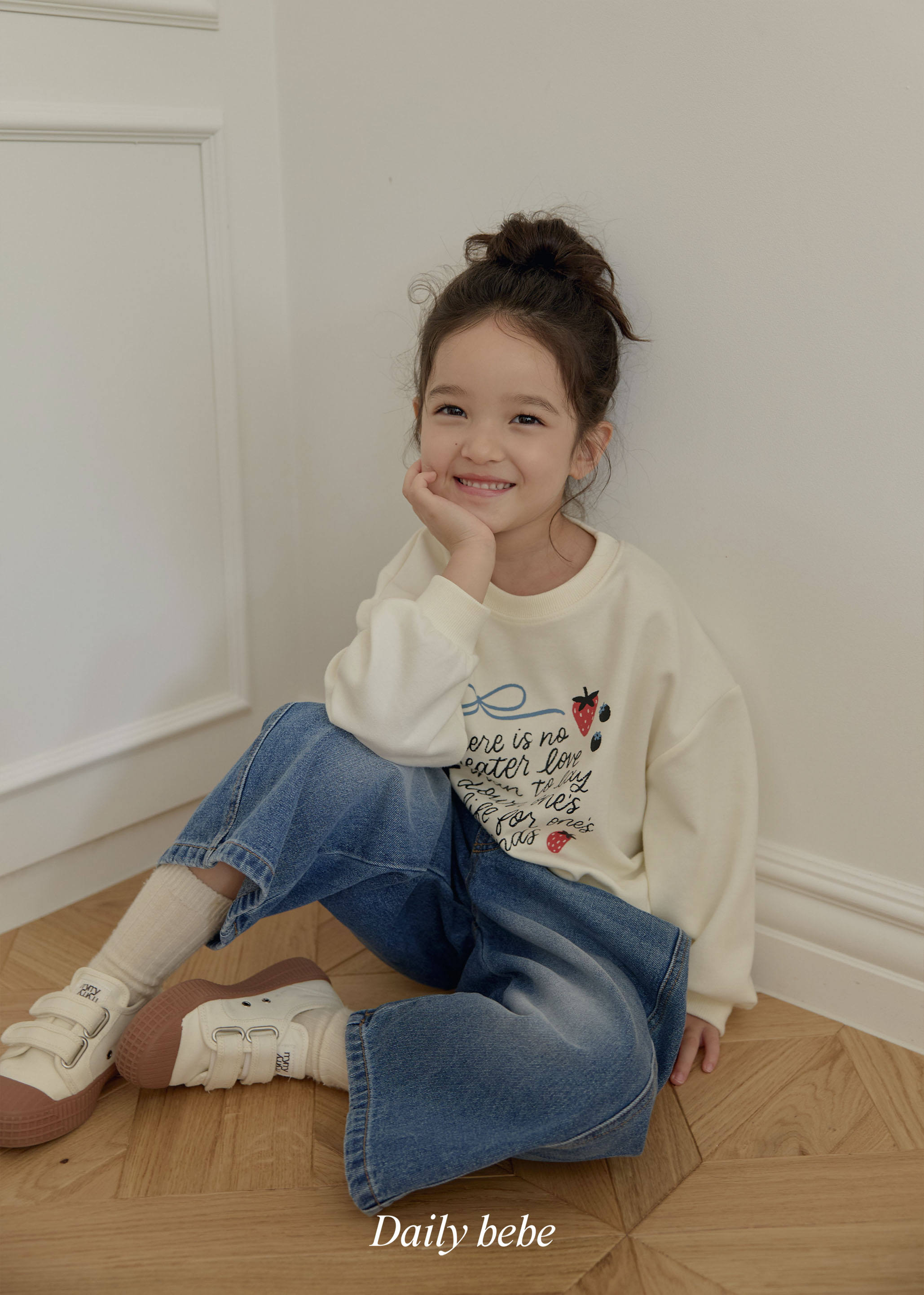 Dailybebe | Strawberry Ribbon Sweatshirt