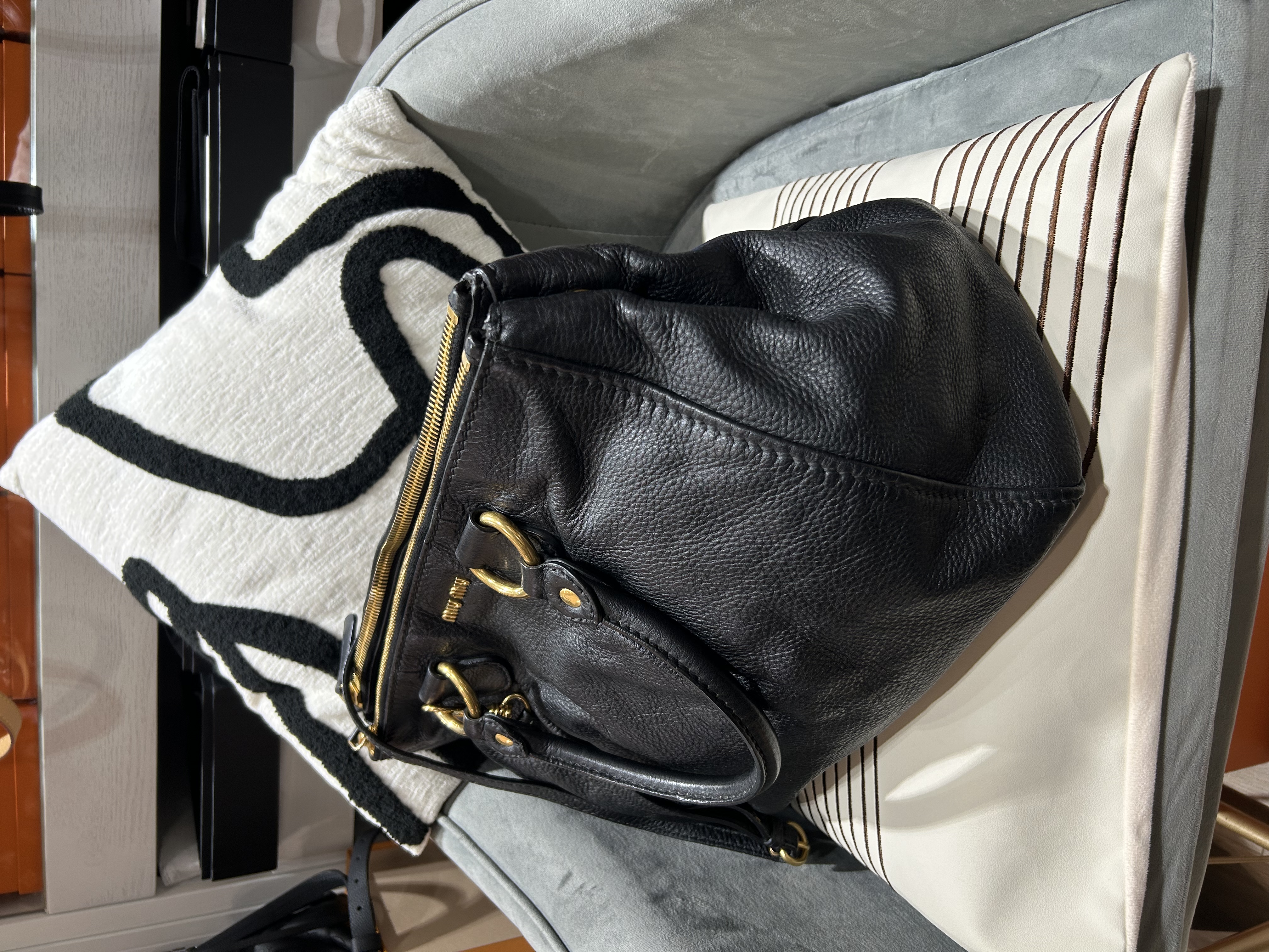 Miu Miu 2Way Bag 黑金 Calfskin shoulder bag 100%Authentic,92%new ✅dust bag  