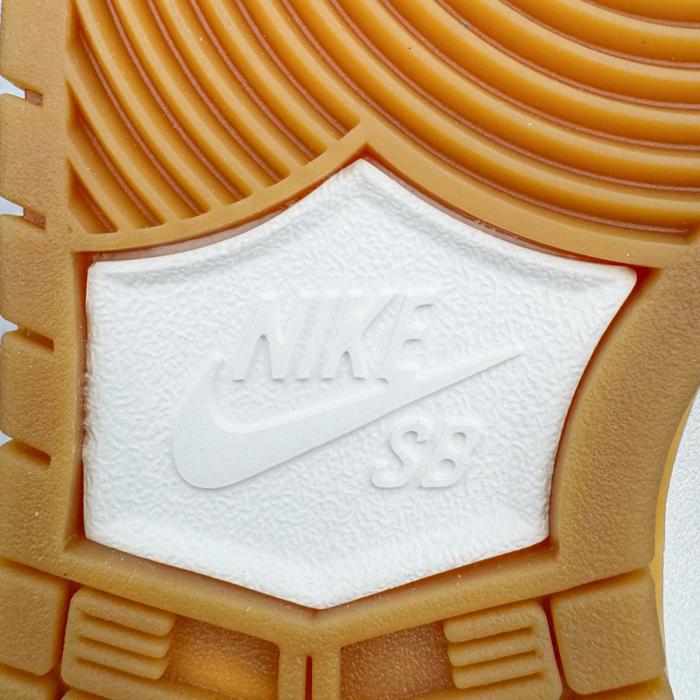 Nike SB Dunk Low FJ1674-401