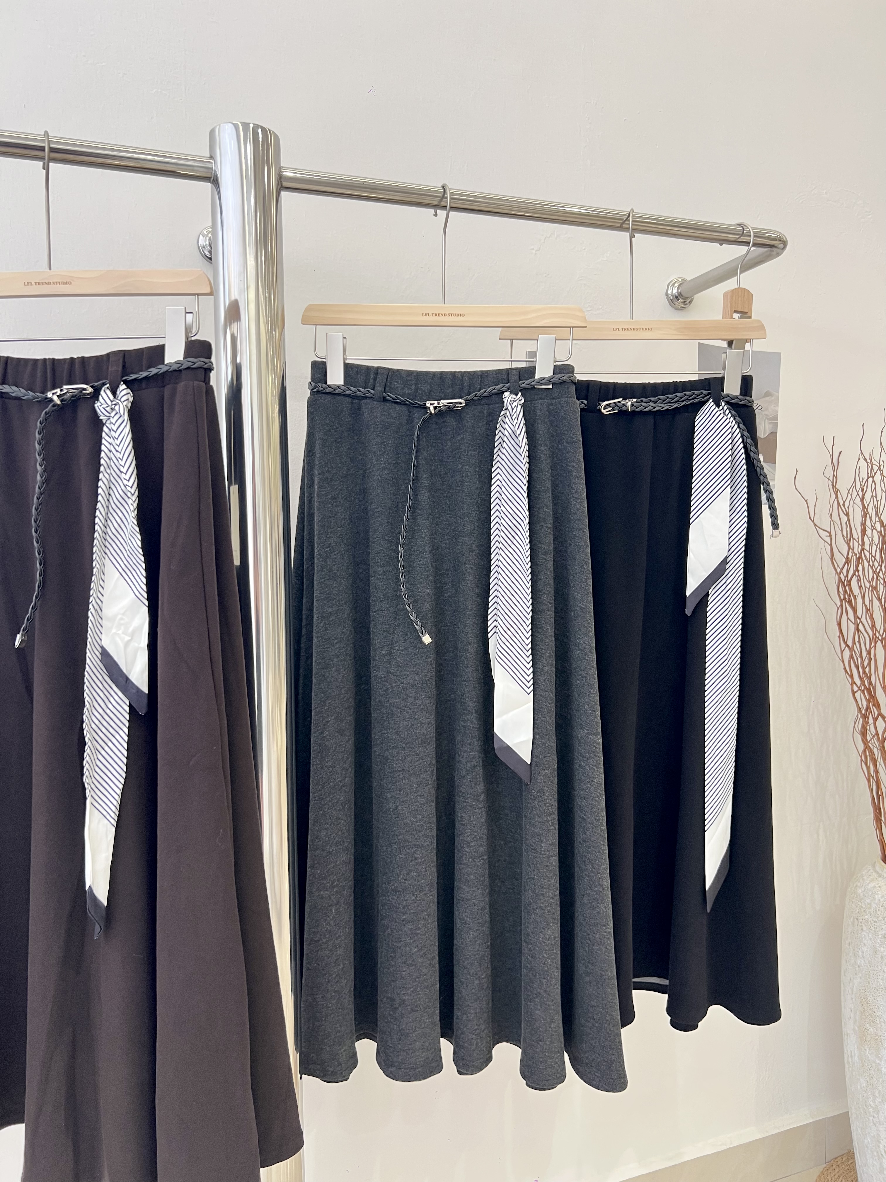 6892 韩系设计感丝巾腰带半身裙