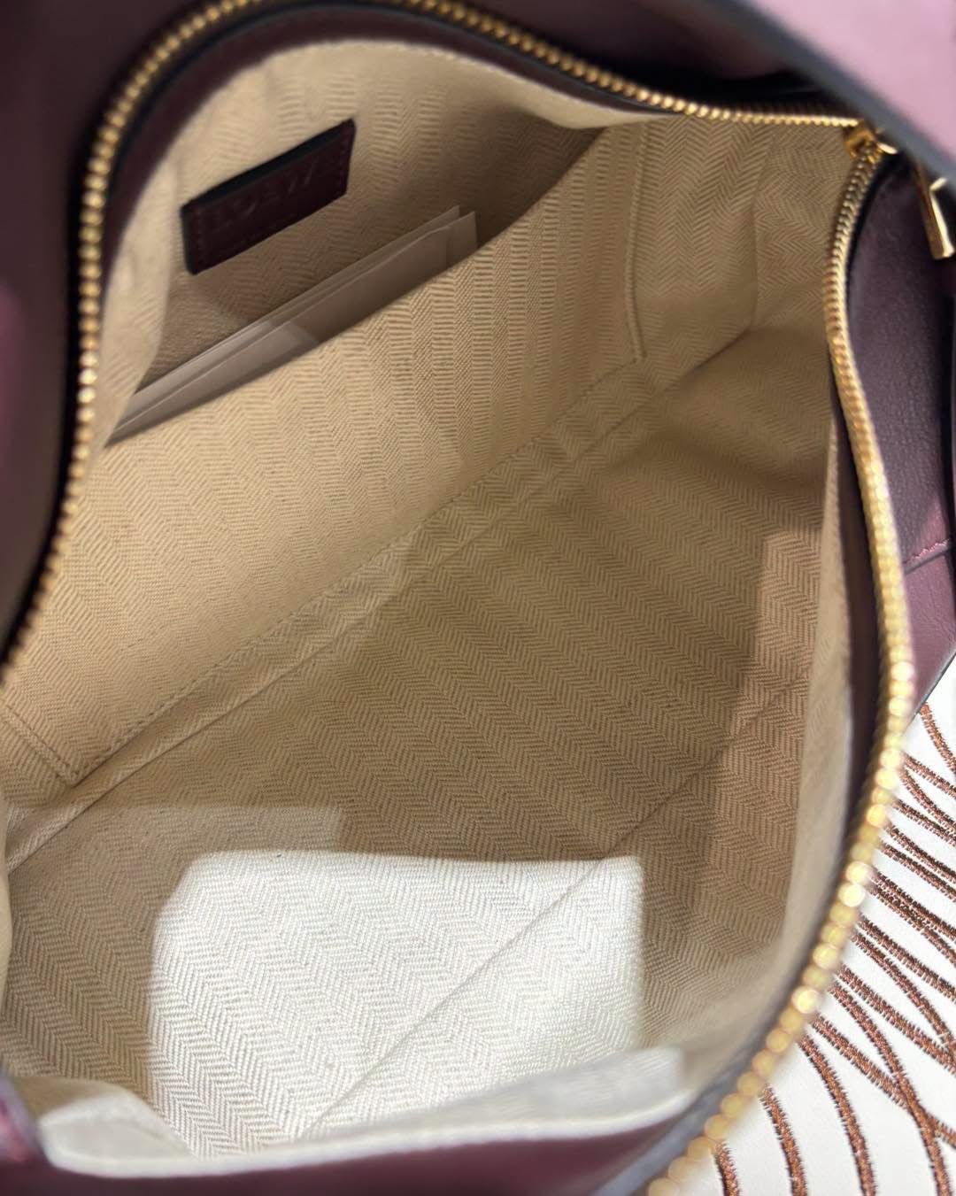 Loewe puzzle hobo calfskin  100%Authentic,95%new ✅dust bag 