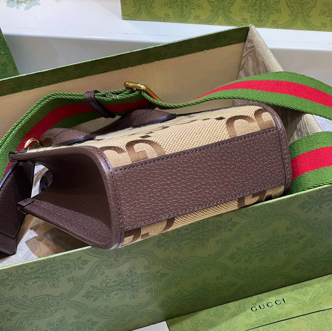 ✈️✈️✈️🔥帆布双G 托特包 # ▫️型号：699406 ▫️尺寸：20*16*7cm 全网火爆📍琴谱托特包Jumbo 无论是外形还是质感都非常棒，简洁的外形，全新的Jumbo双G帆布➕棕色原厂皮牛皮❗️颜色上丰富了层次，也更显得妩媚优雅。完全不踩雷的包型、直接bi眼入[666]