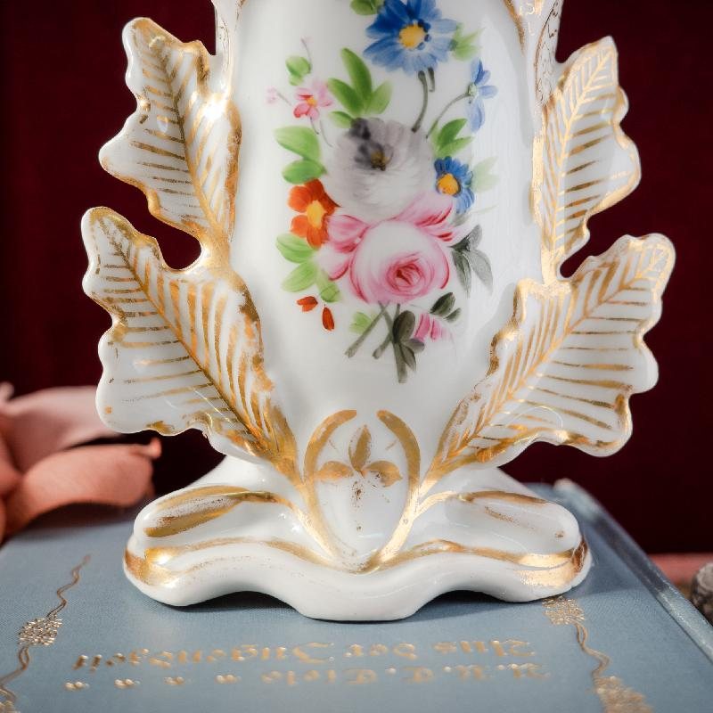 Antique Victorian c.a.1860s Handpainted Floral Gold Trimmed Leaf Shape Spill Vase (MT1546-1)