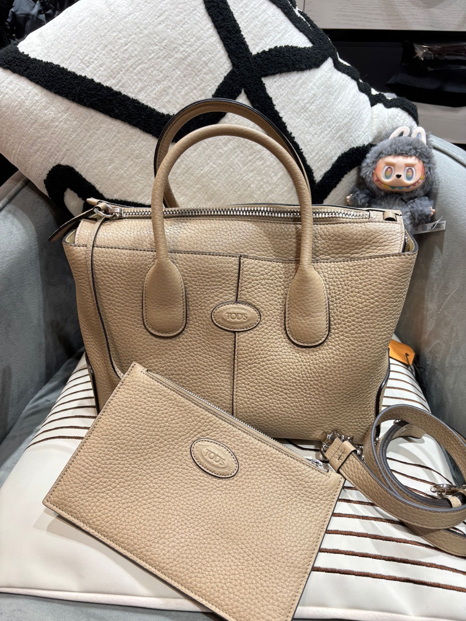 TOD’S Beige Calfskin Di Bag 2 way bag with pouch 米色小牛皮 100%Authentic, 98%anew ✅Strap✅Dust bag