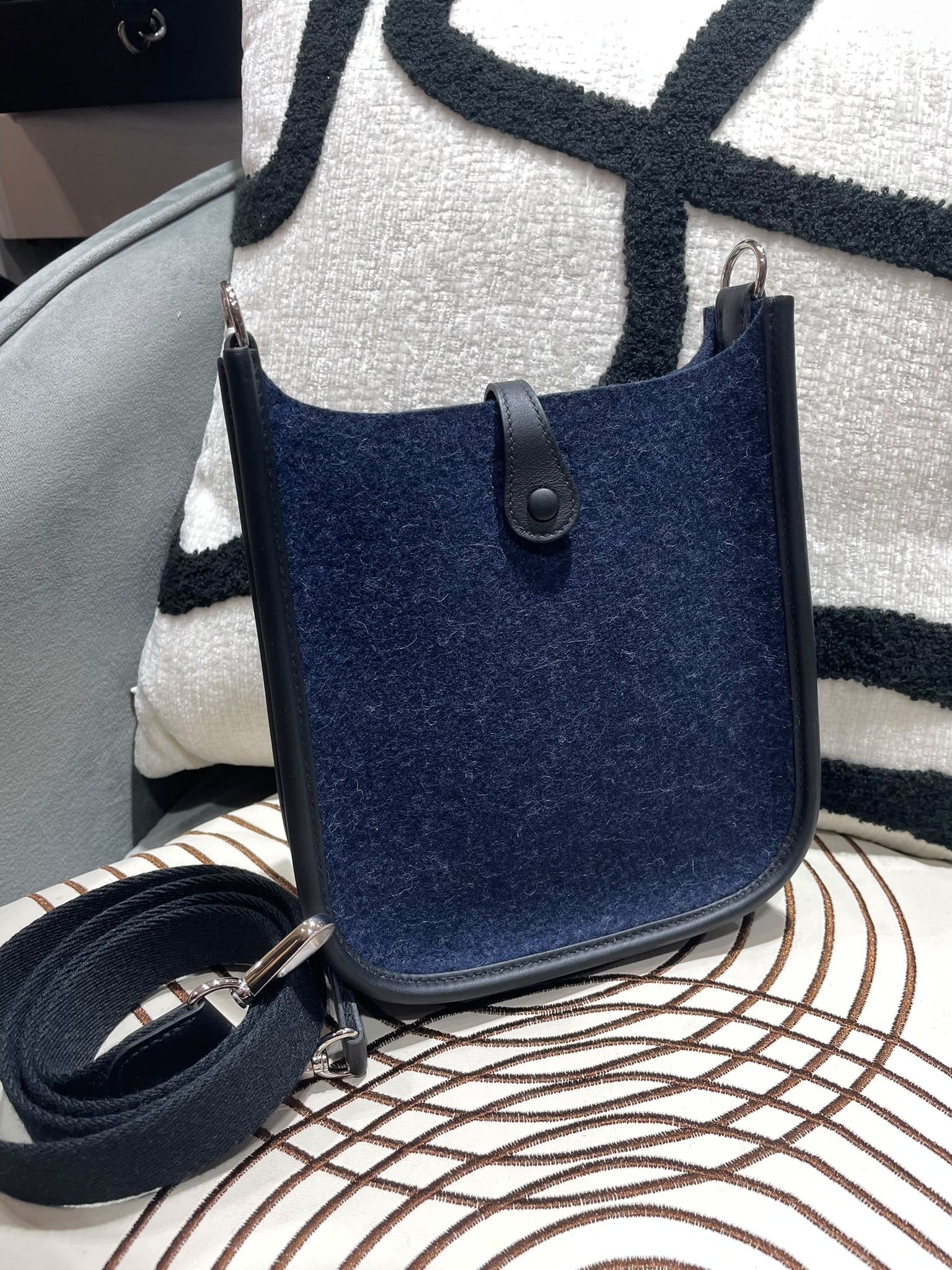 全新 HERMES Mini Evelyne 16 , STAMP Z ,2Z 午夜藍 Bleu Nuit牛皮 Feutre 羊毛氈銀扣, 100%Authentic,全新未使用品 ✅收據✅dust bag✅box 