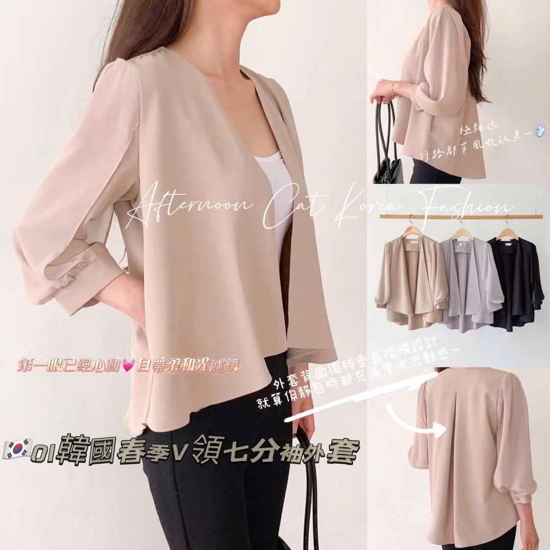 韓國春季V領七分袖外套🤝❤️行路收到美的效果😁外套背面獨特垂設計🎉第一眼已經心動 自帶光采 和濾鏡充滿流動感~0IWhatsApp 62353222#Ma6583