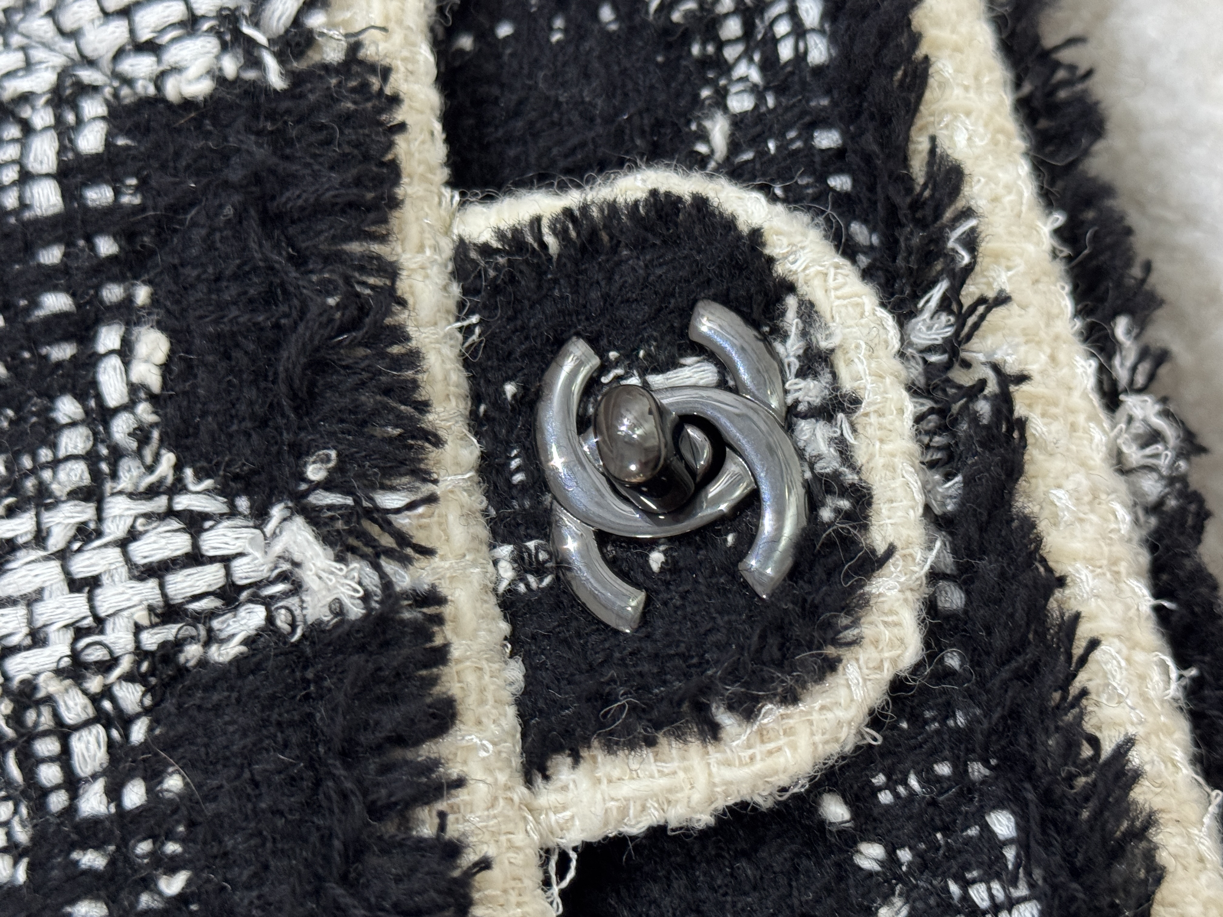 Pre-Owned CHANEL Mini Rectangular Classic Tweed Tartan / Product Code : 26022128