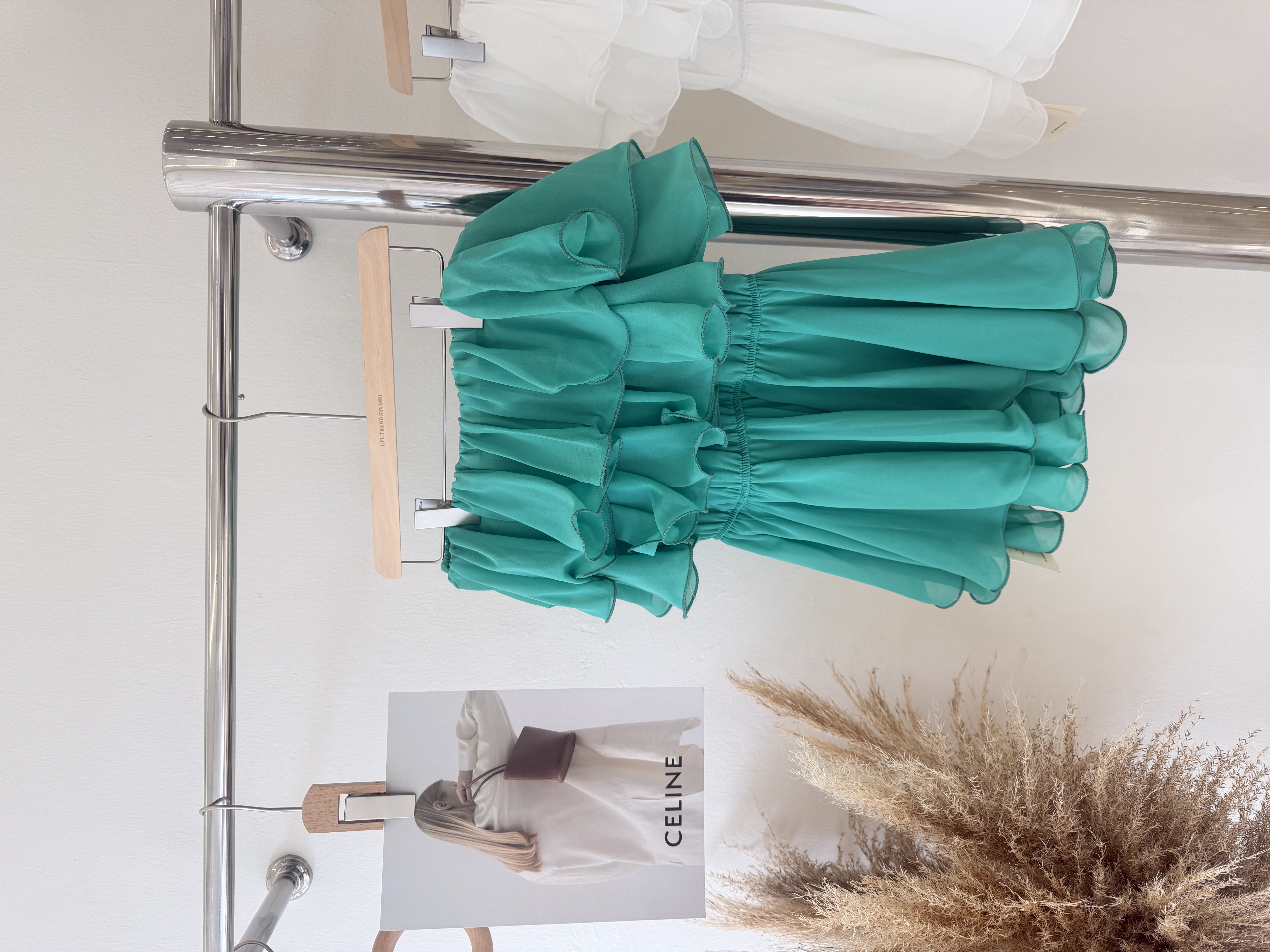 6758 荷叶边一字肩收腰上衣