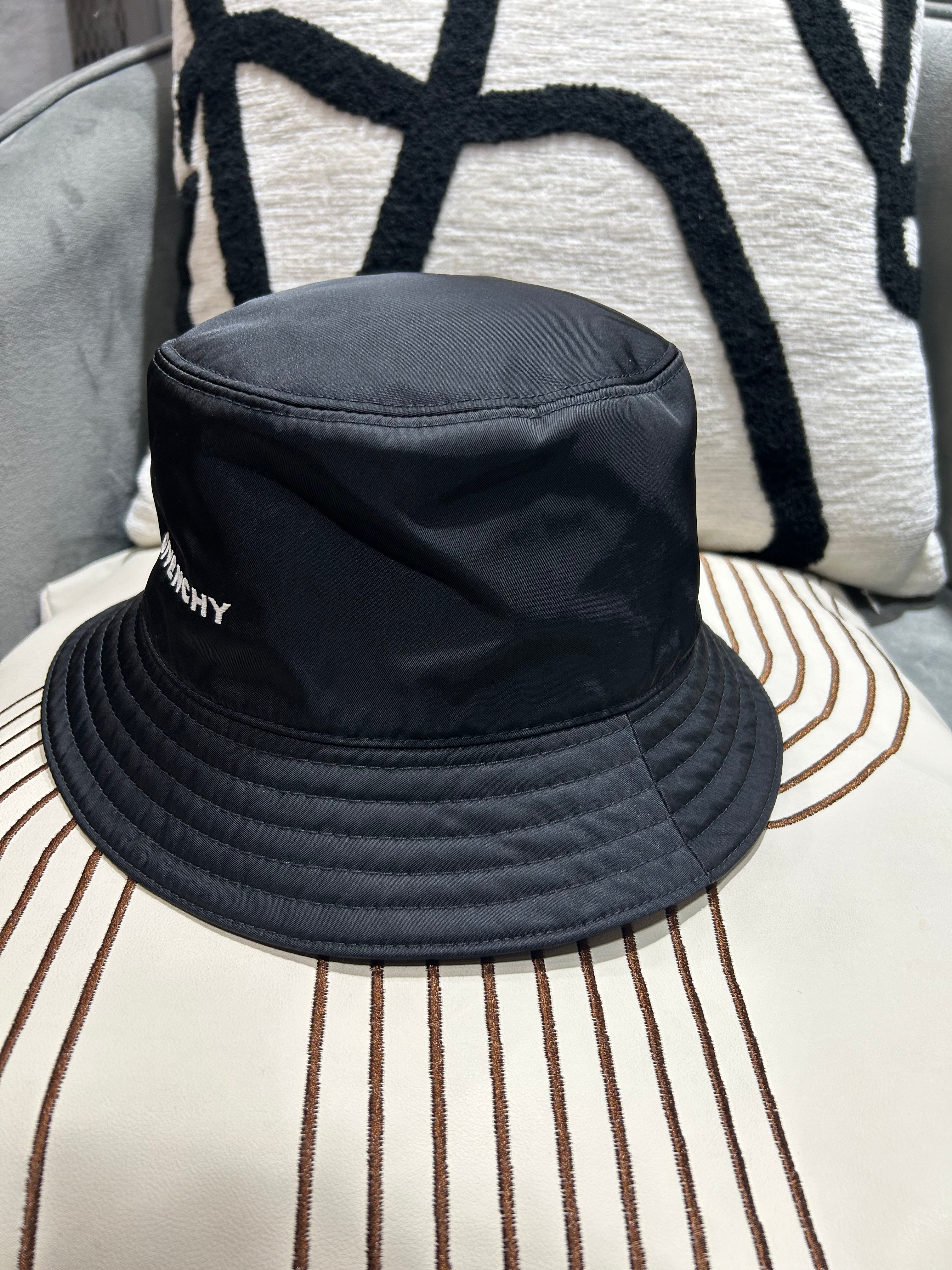 GIVENCHY BUCKET HAT NYLON 帽100%Authentic,UNUSED未使用品