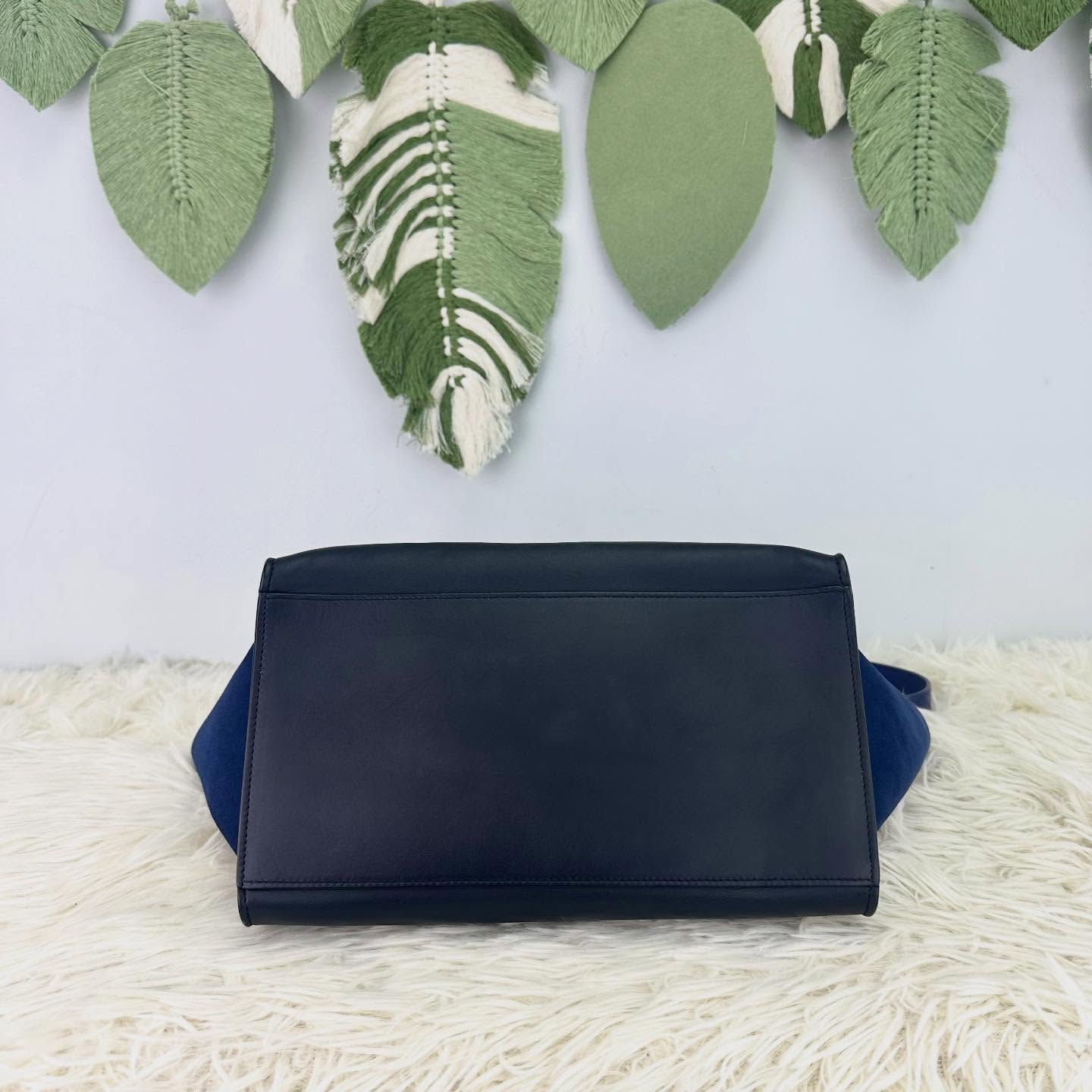 🤍PRE OWNED Trapeze 海軍藍色真皮鞦韆包 Small Size💙