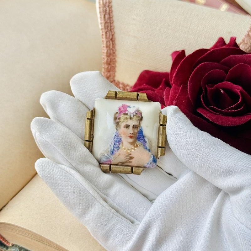 RARE! Antique Late 19th Century Hand-painted French Limoges Aristocratic Lady Portrait Porcelain Brooch(MT2318)