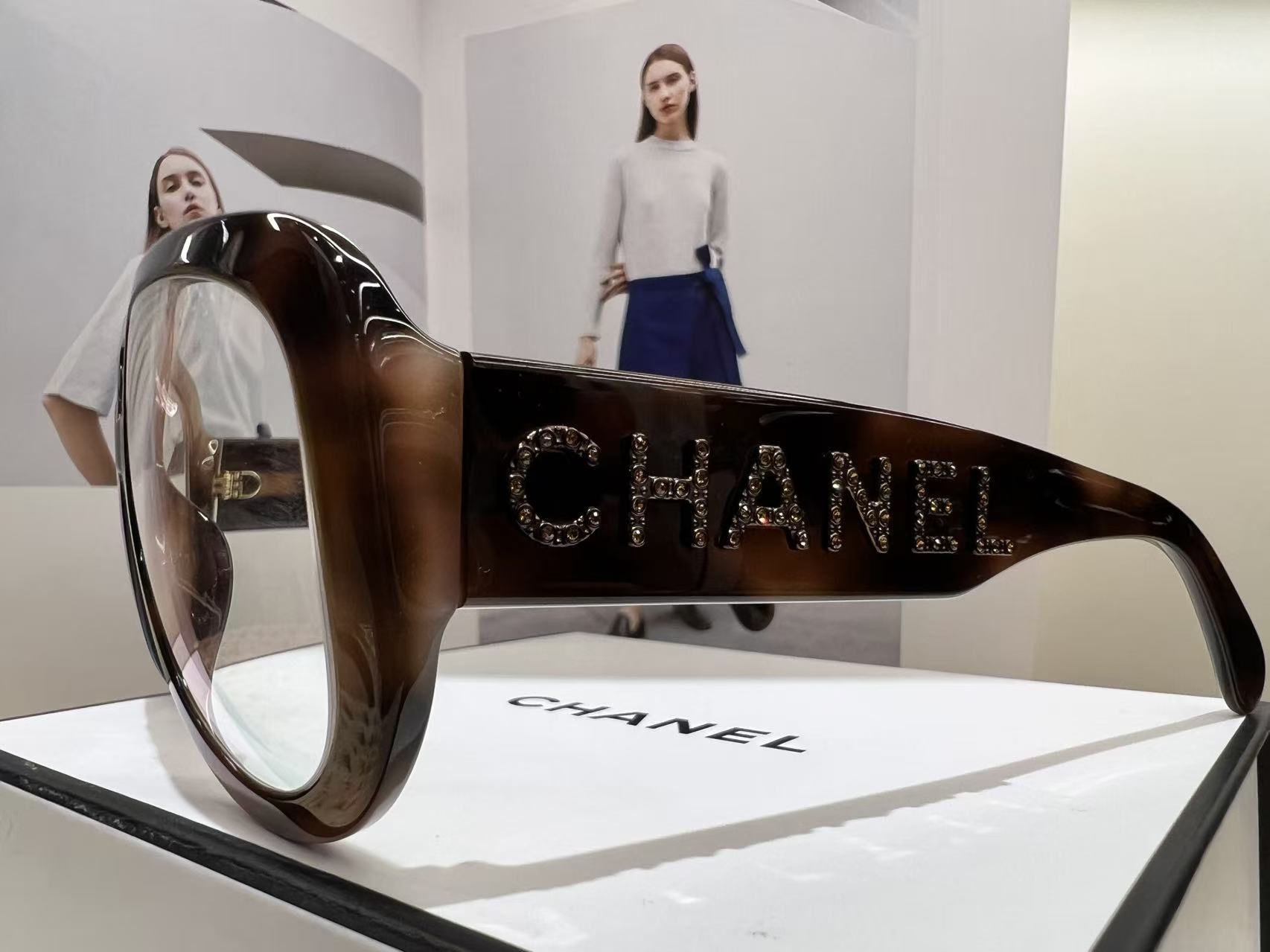 Chanel 豹紋雷朋眼鏡