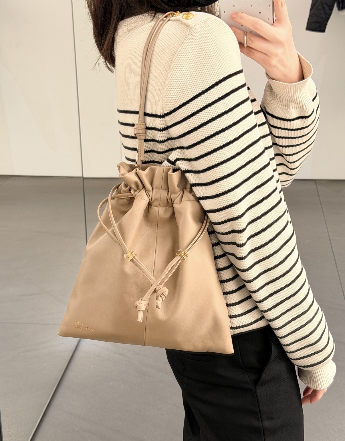 精選貨品優惠💖新款🆕訂貨📮Celine Crystal Pouch  Size 32x29cm