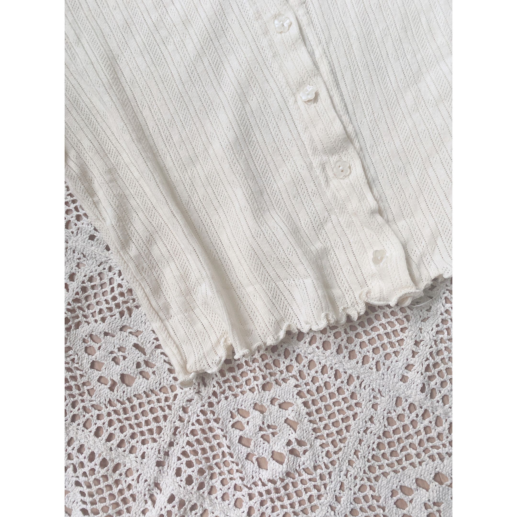 <最後現貨> <KR> ♥︎花花鈕捲邊鏤空cardigan* grey