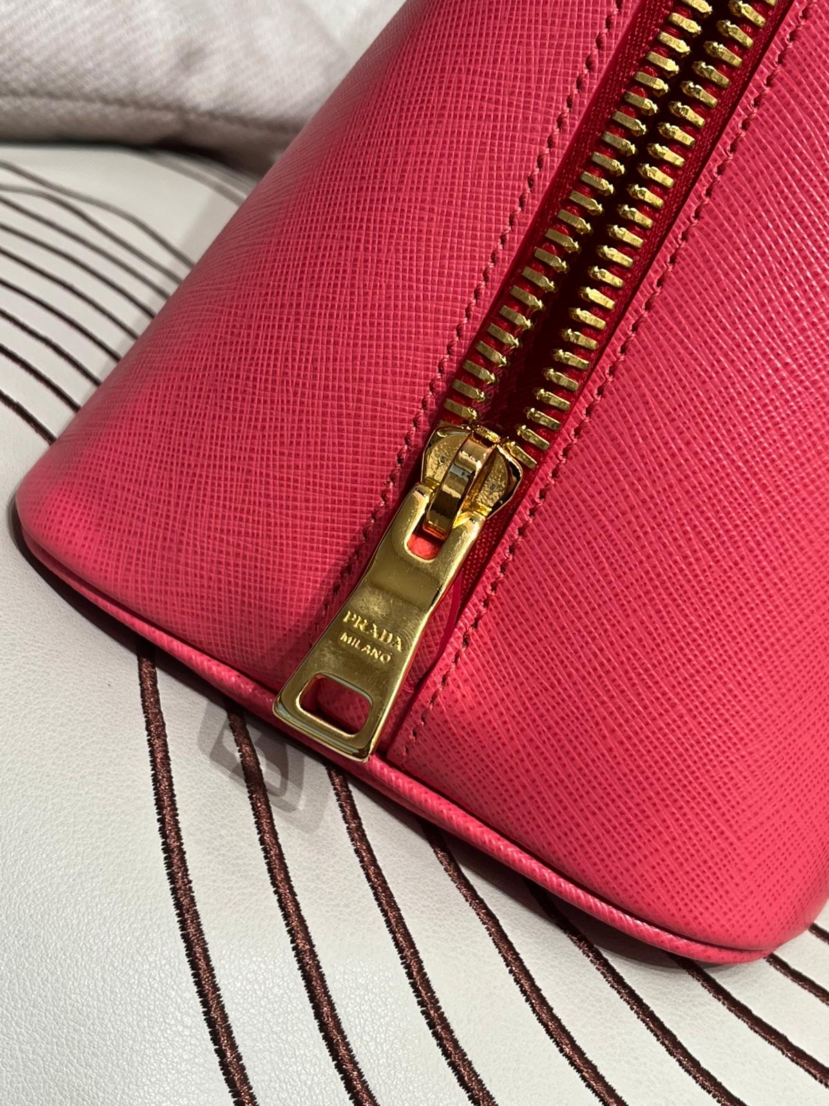 Prada 2Way Bag 十字紋牛皮 100%Authentic, 98%New✅證書✅dust bag