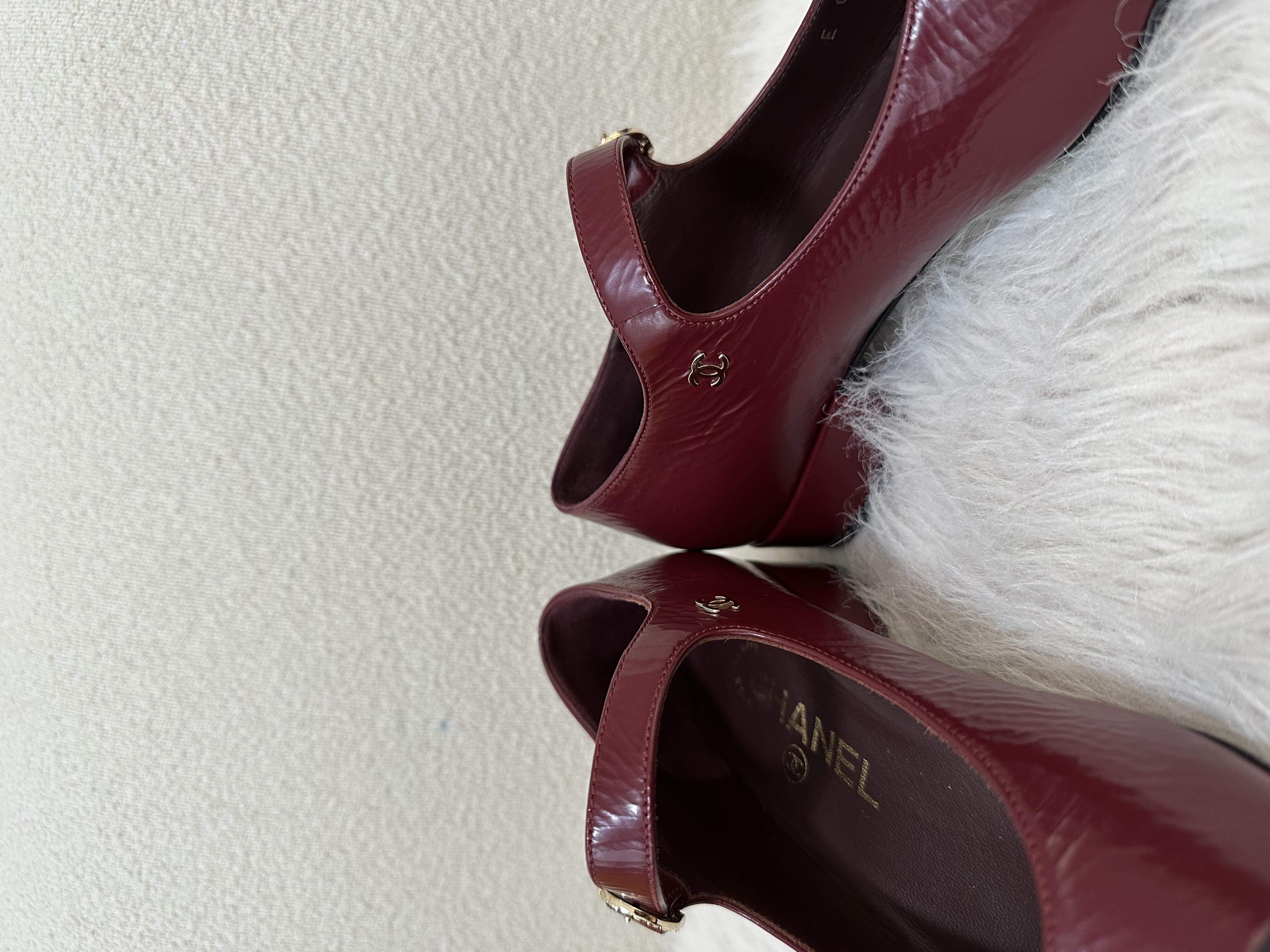 Unused Item Chanel Shiny Goatskin Cap Toe Mary Jane Pumps/ Product Code: 26022136