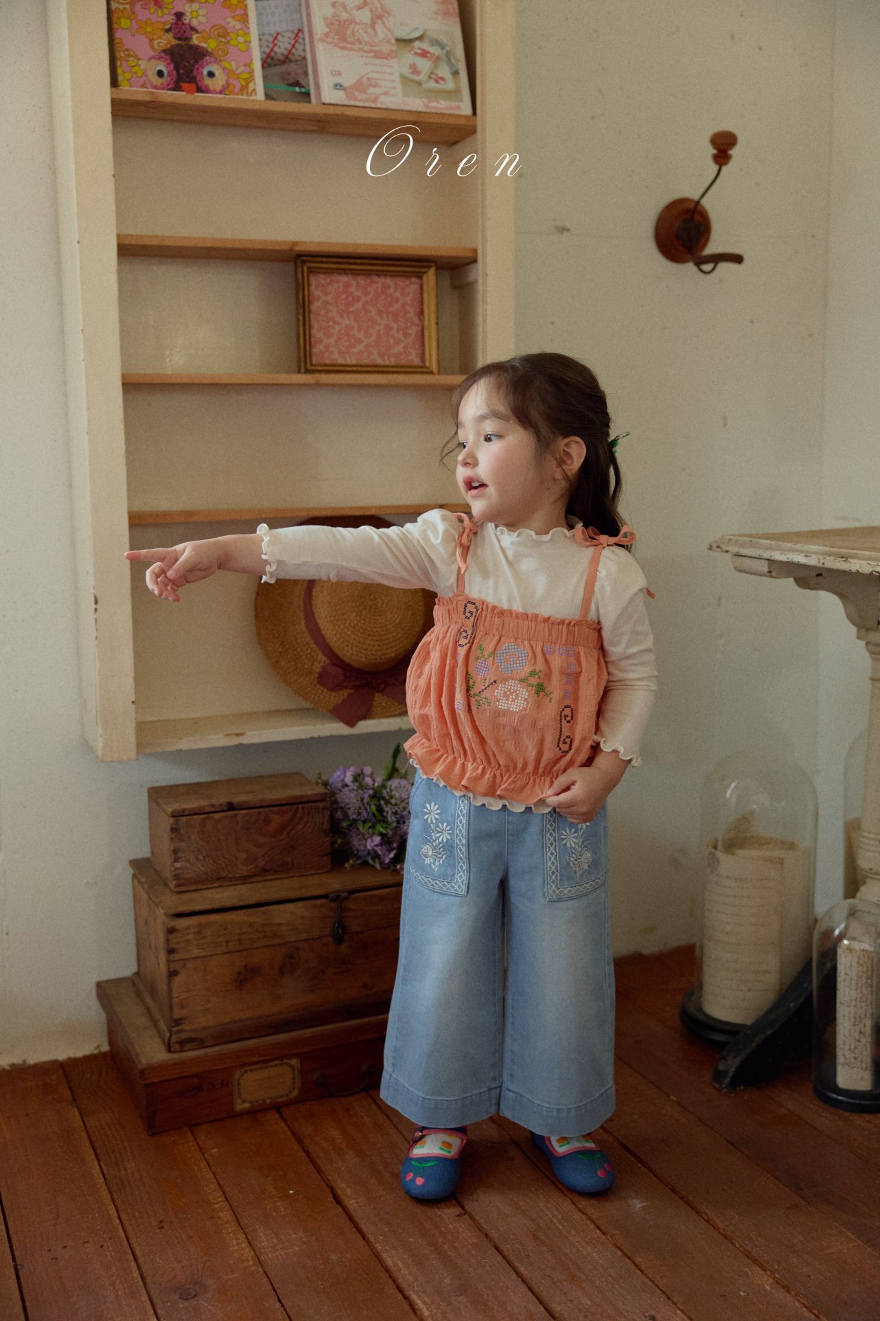 刺繡花花吊帶 / 打底 Top