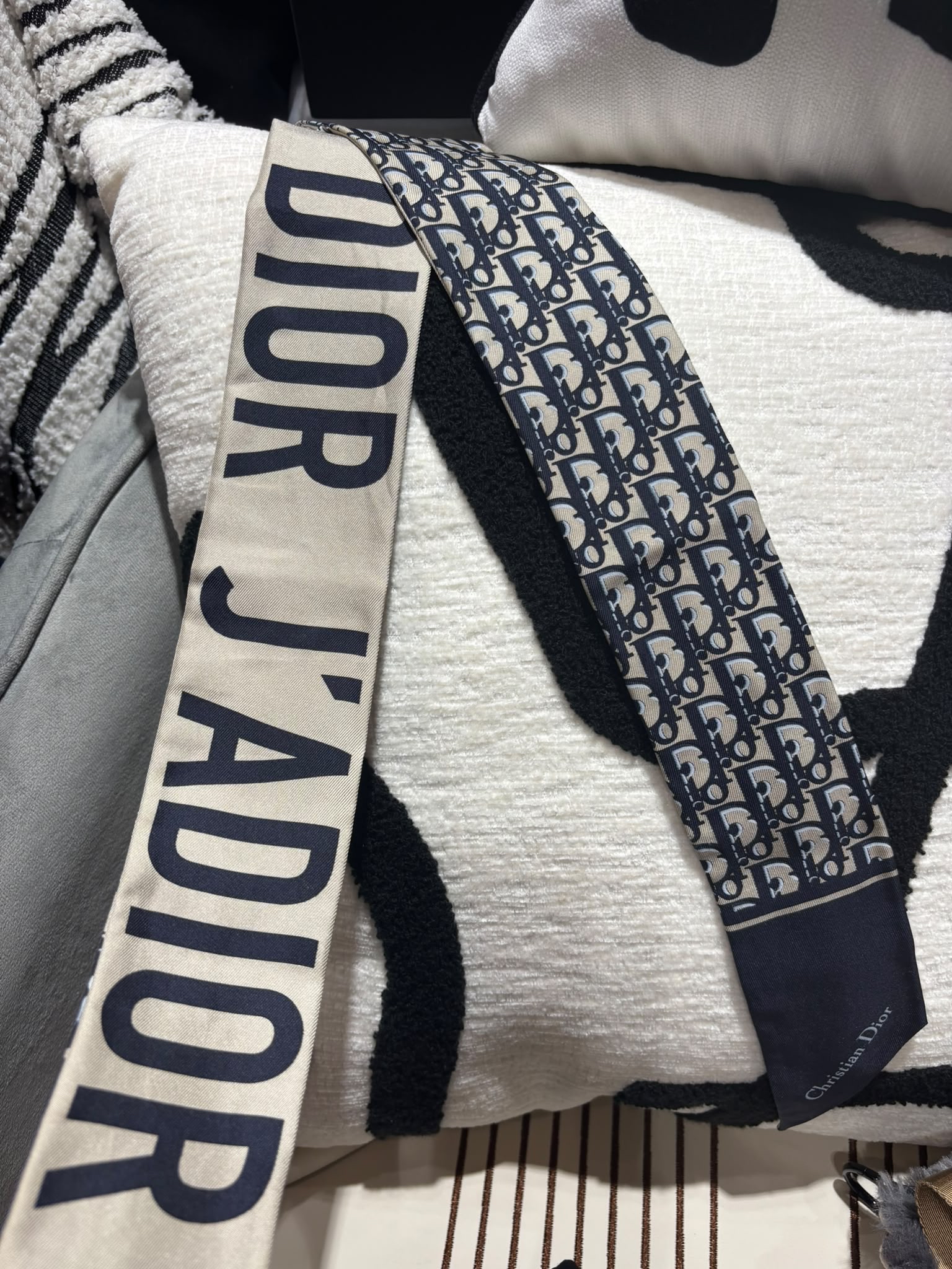 Dior Twilly 100%silk 98x6cm 100%Authentic, 98%New 
