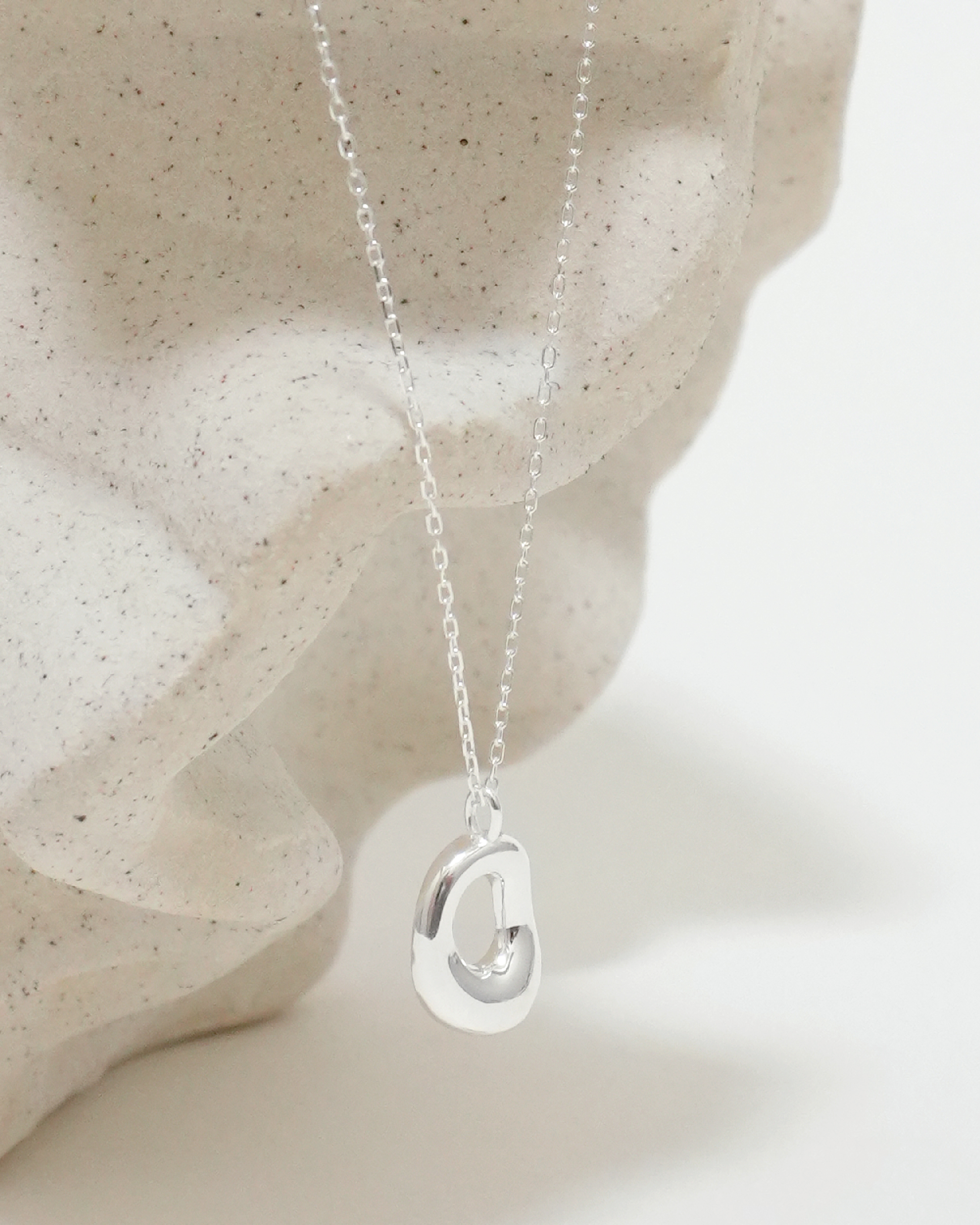 Minimalist Round Necklace 