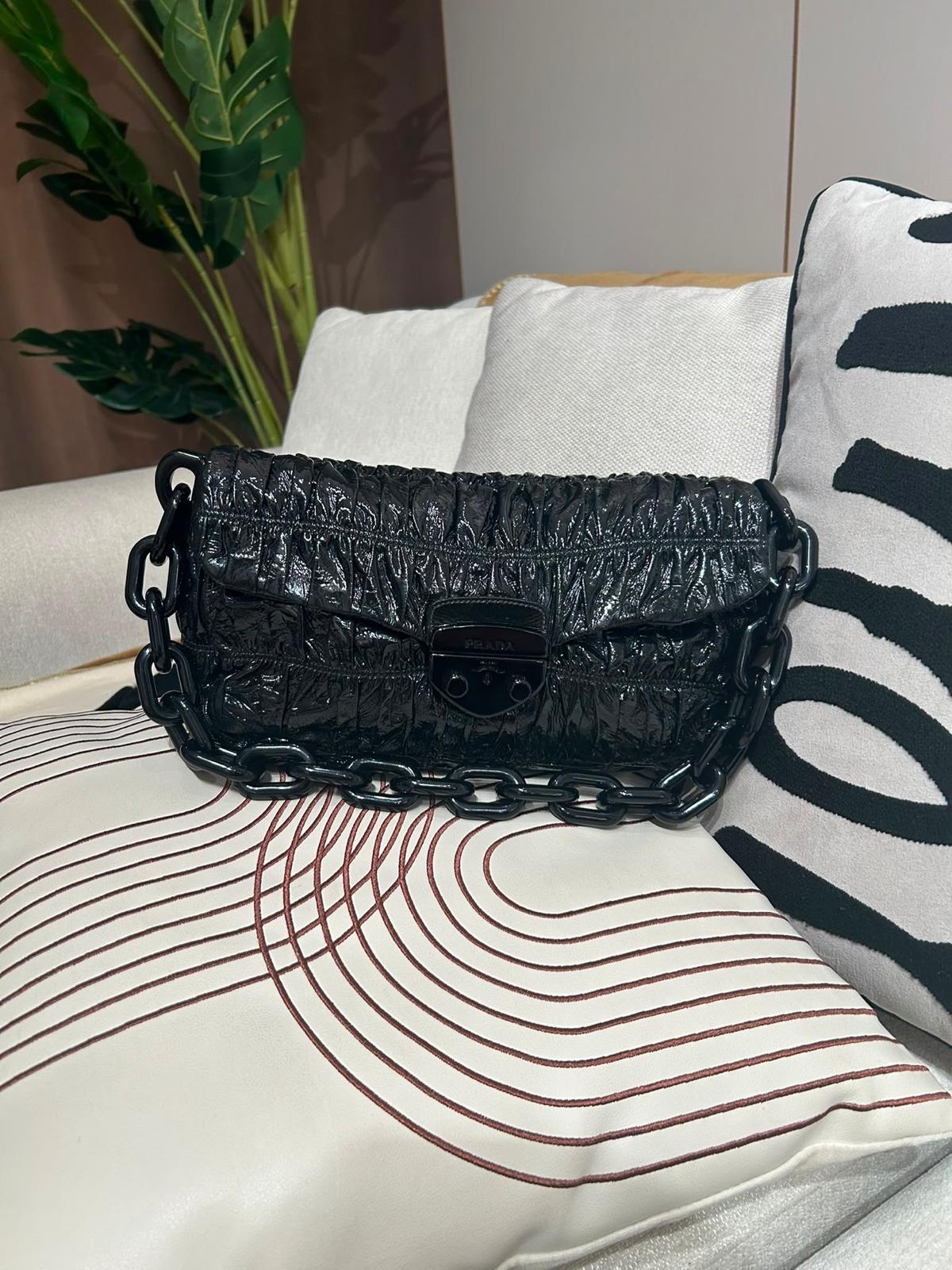 Prada So Black Shoulder Bag 油蠟皮 100%Authentic, 98%New ✅Dust bag