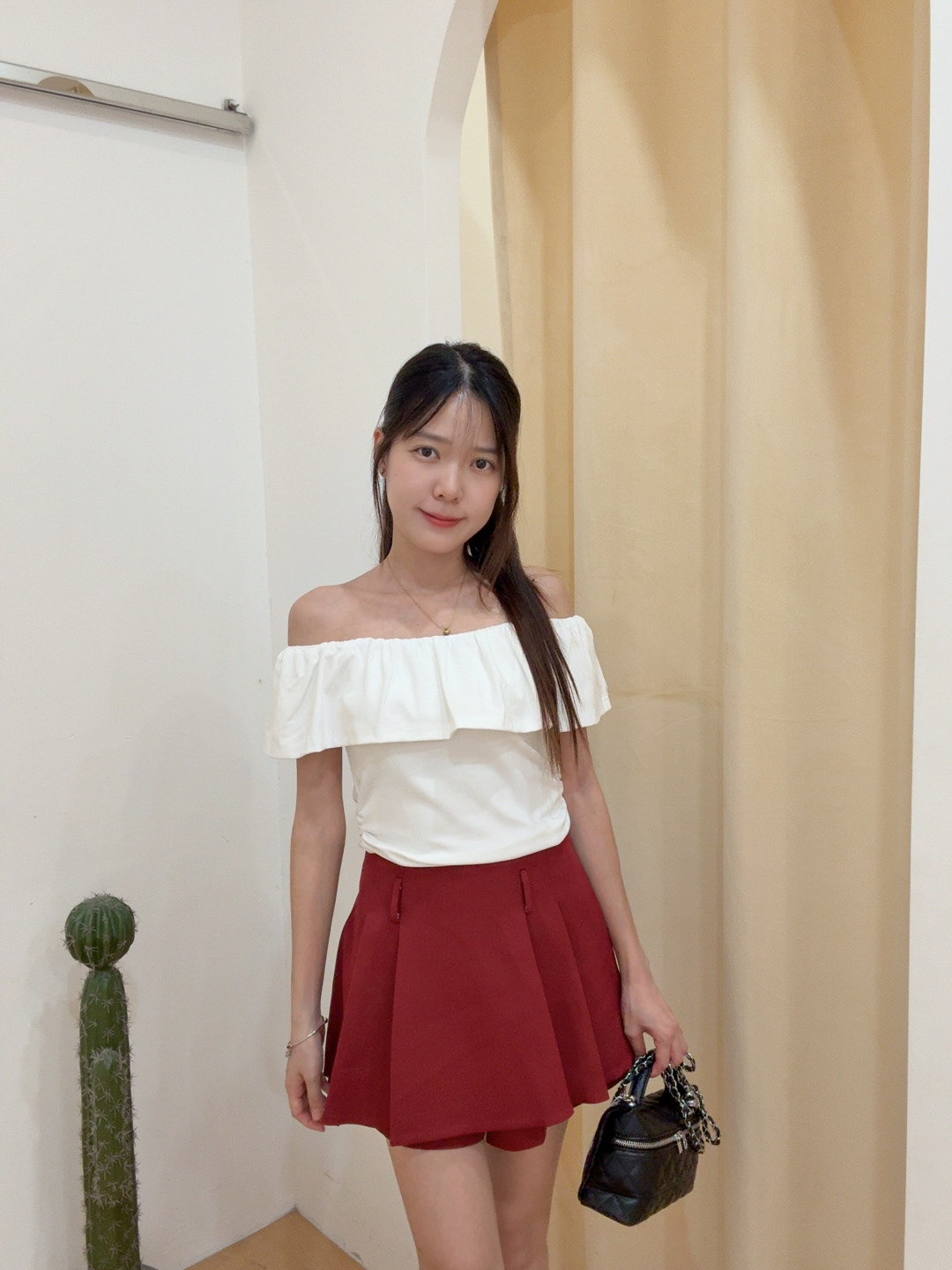 气质荷叶边一字肩修身上衣 R2909