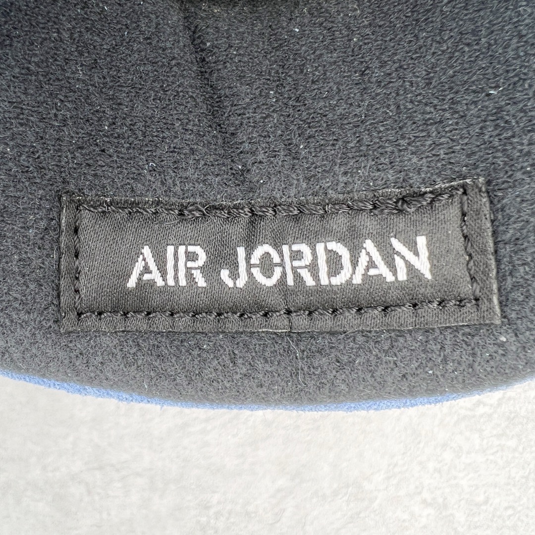 Air Jordan 4 Retro CT8527-400