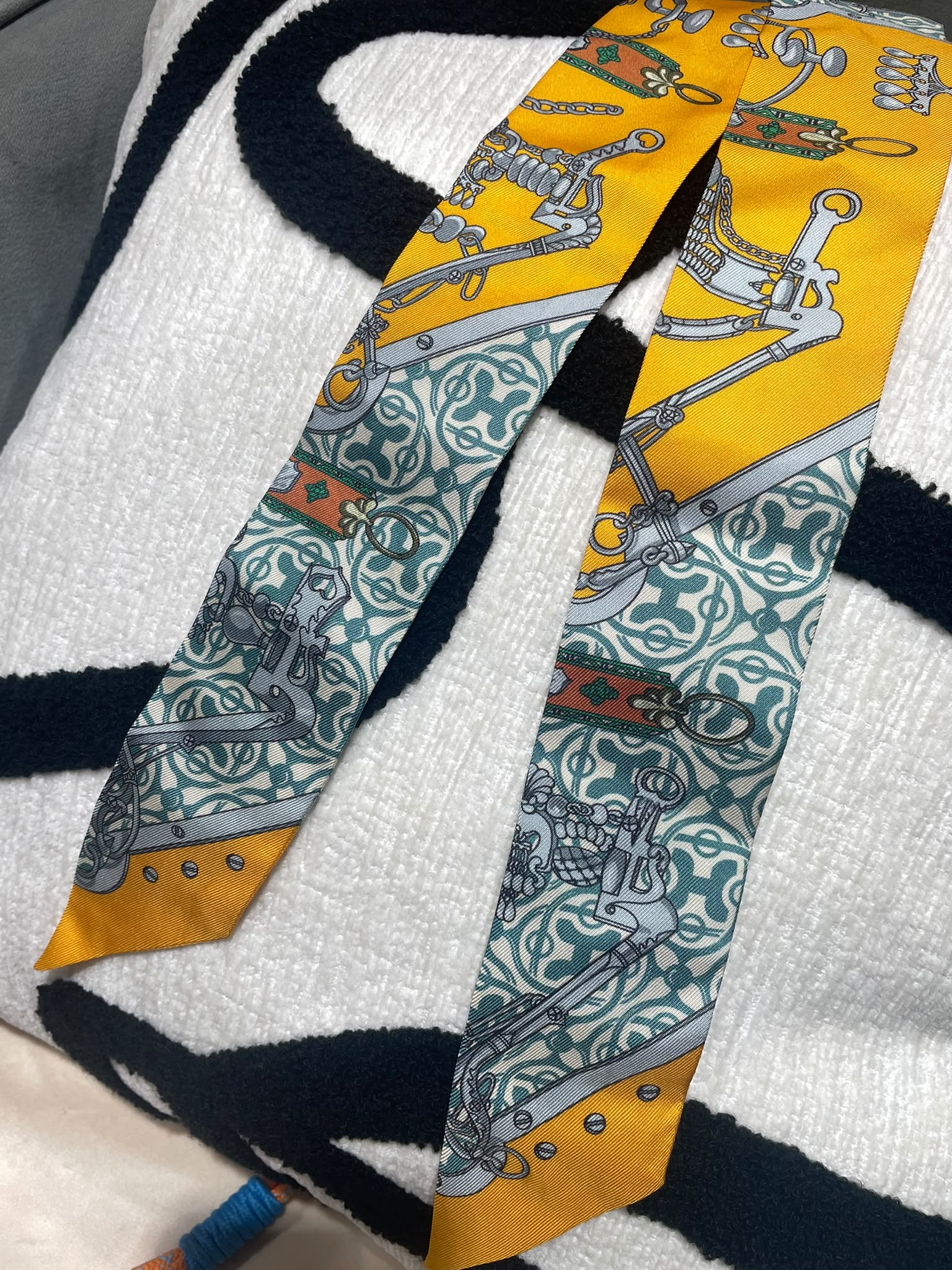 Hermes Twilly 100%silk 100%Authentic, 99%New unused